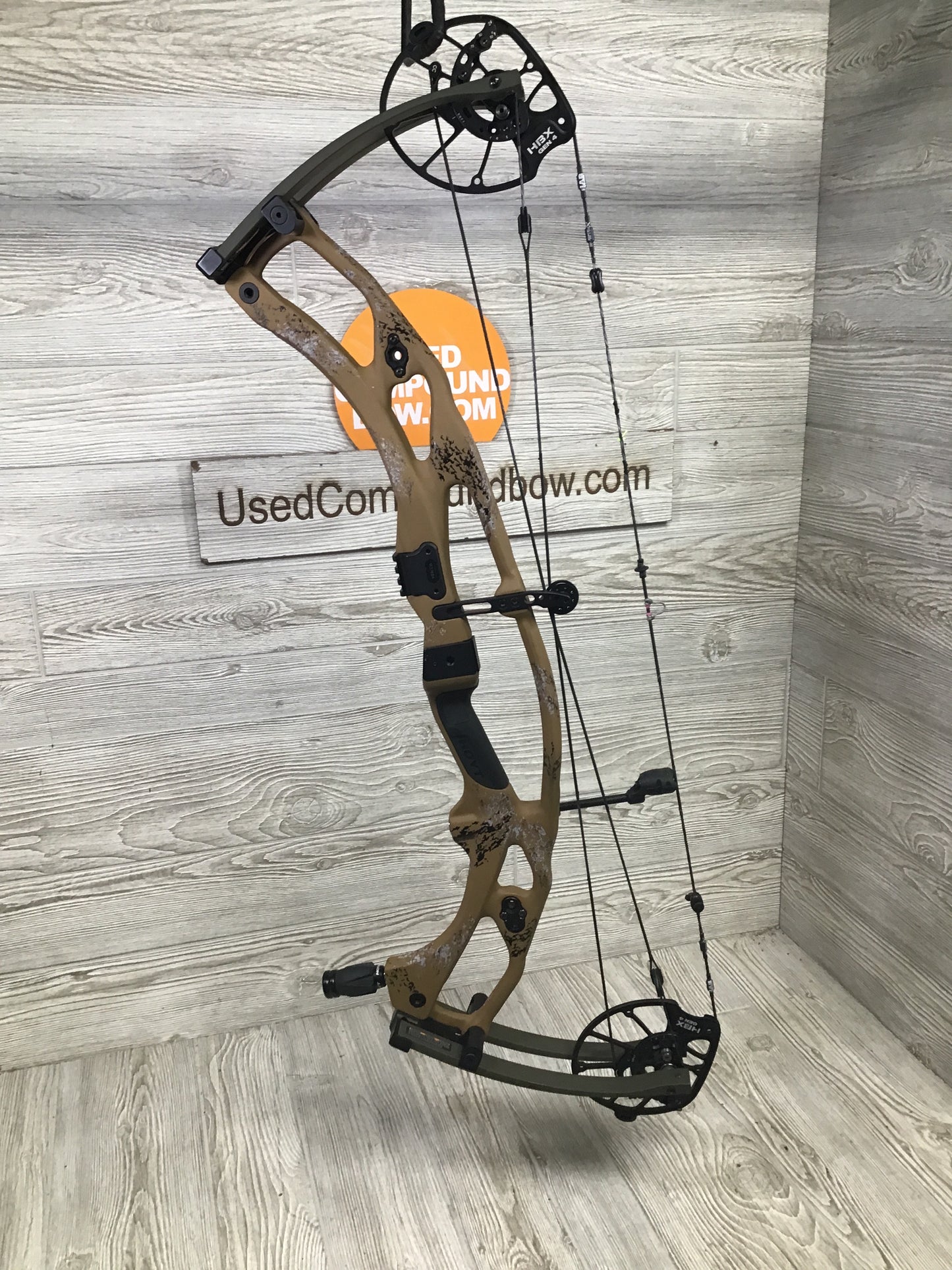 Hoyt RX-9 Ultra Left Handed 70-80# 29" Bourbon Riser/Wilderness Limbs W/System X strings