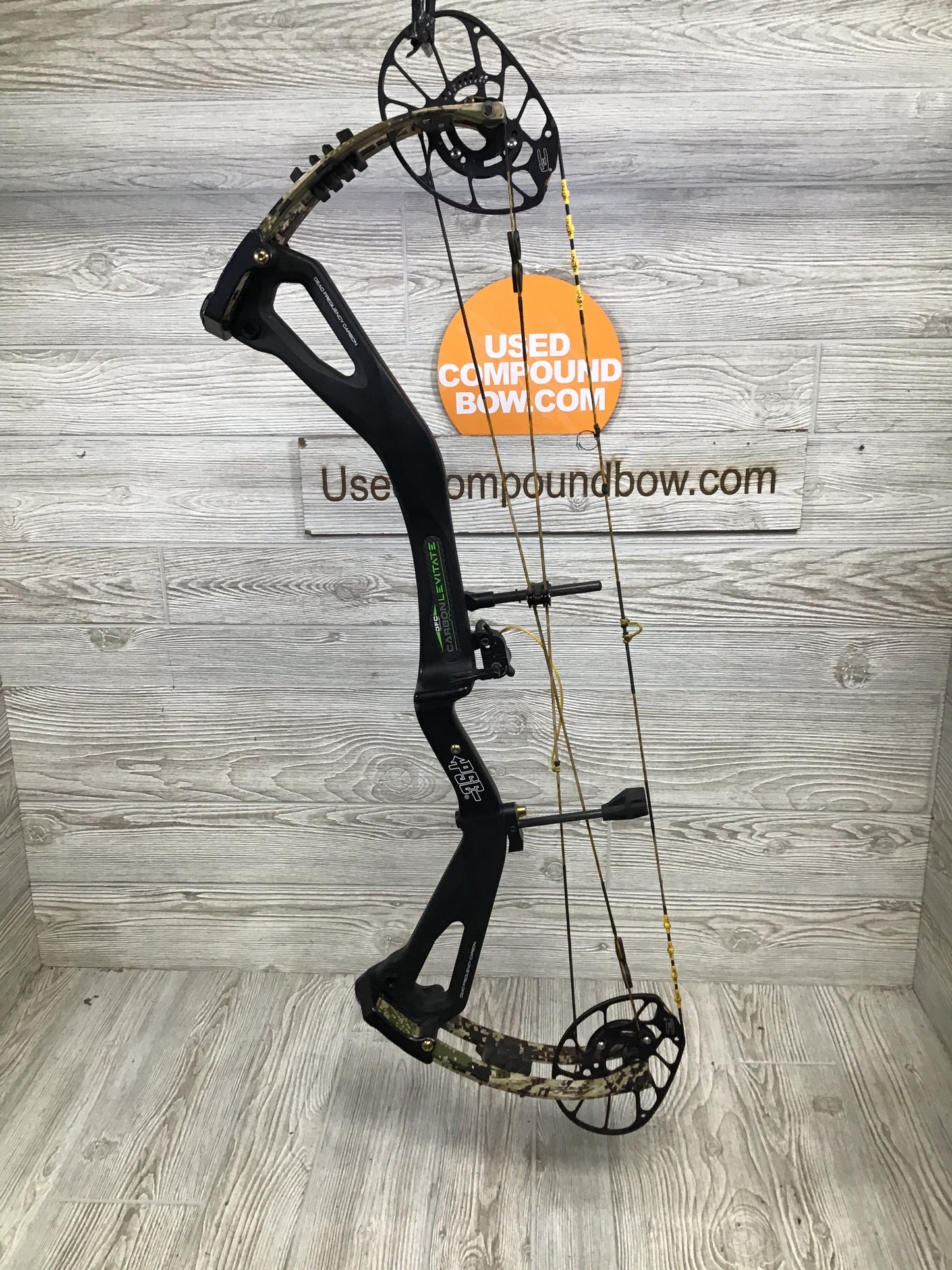 PSE Carbon Levitate Right Hand E2 Cam Black Riser/Subalpine limbs 60-70#