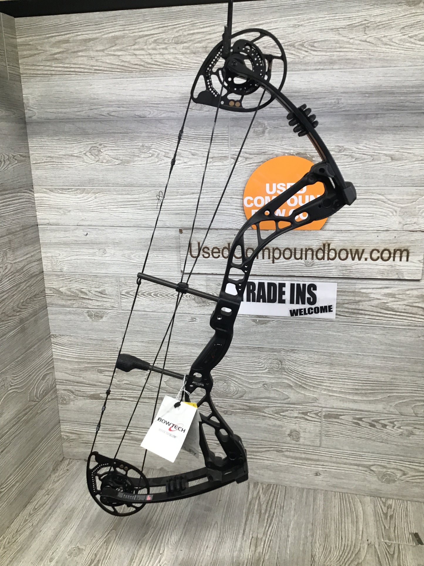 Bowtech Amplify Right Handed 21"-30" 8-70# Black