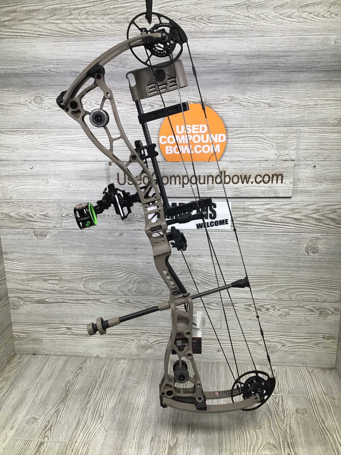 Bowtech Proven 34 Sandstone Medium Cam Right Handed 25-30" 60-70lbs Package