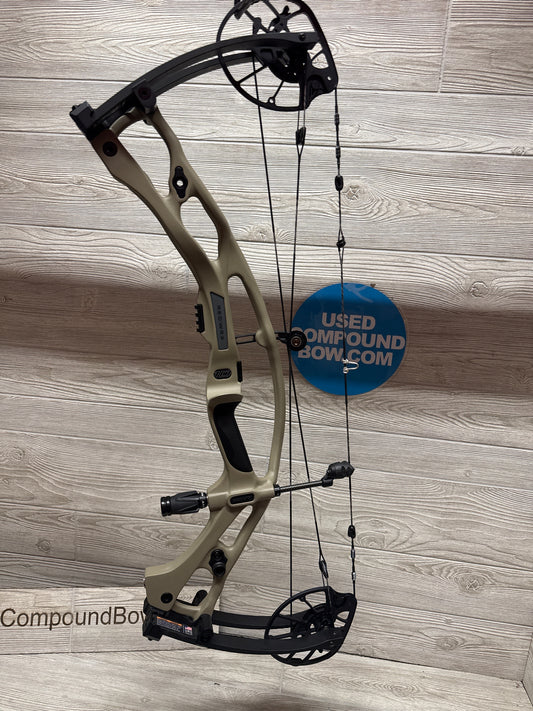 Hoyt RX-10 RH Sanstorm with topo tan inlay limbs 65-75 lbs