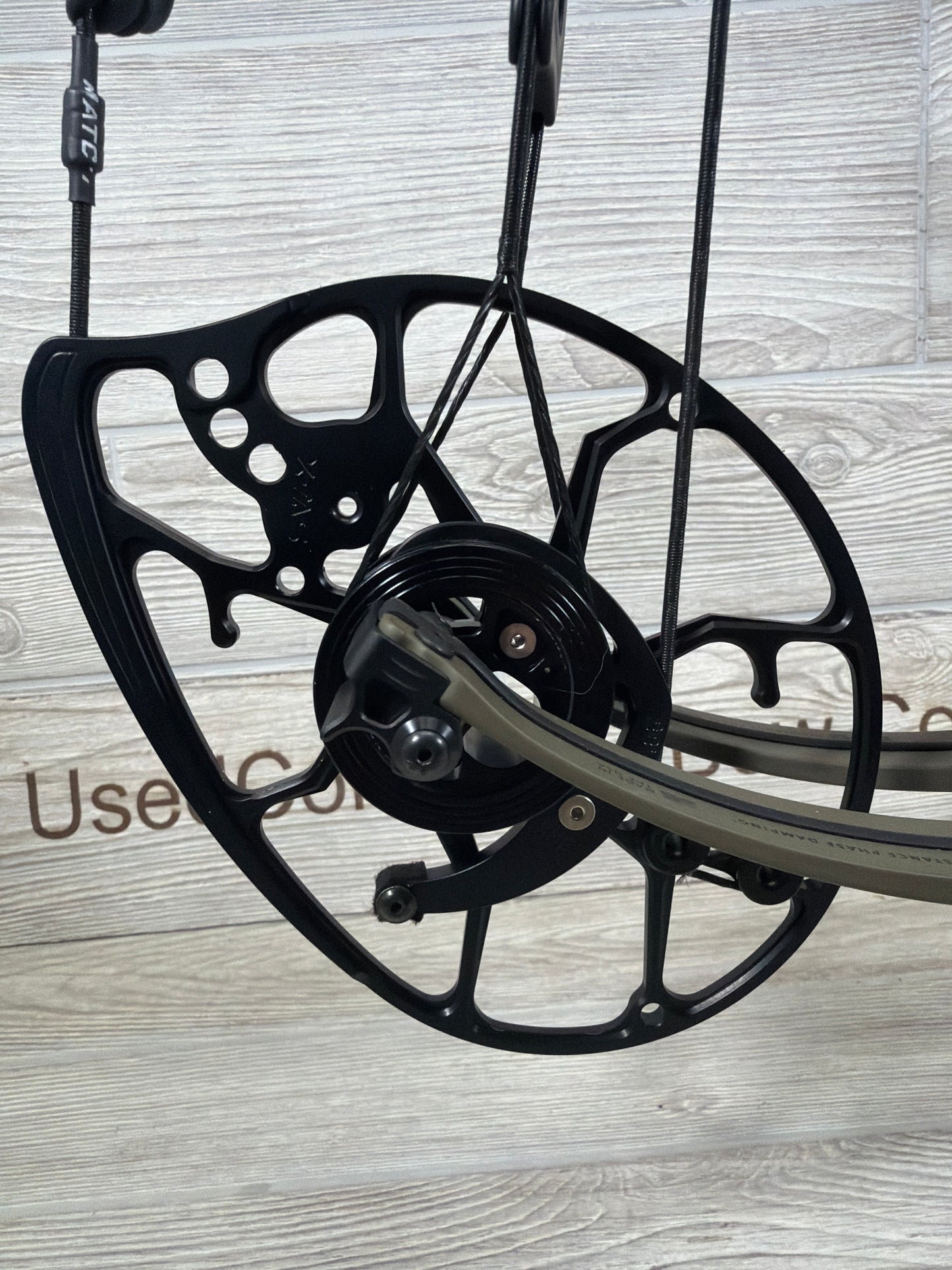 Used Mathews LIFT 33 29" 70lb Right Hand Green Ambush Bow Pkg