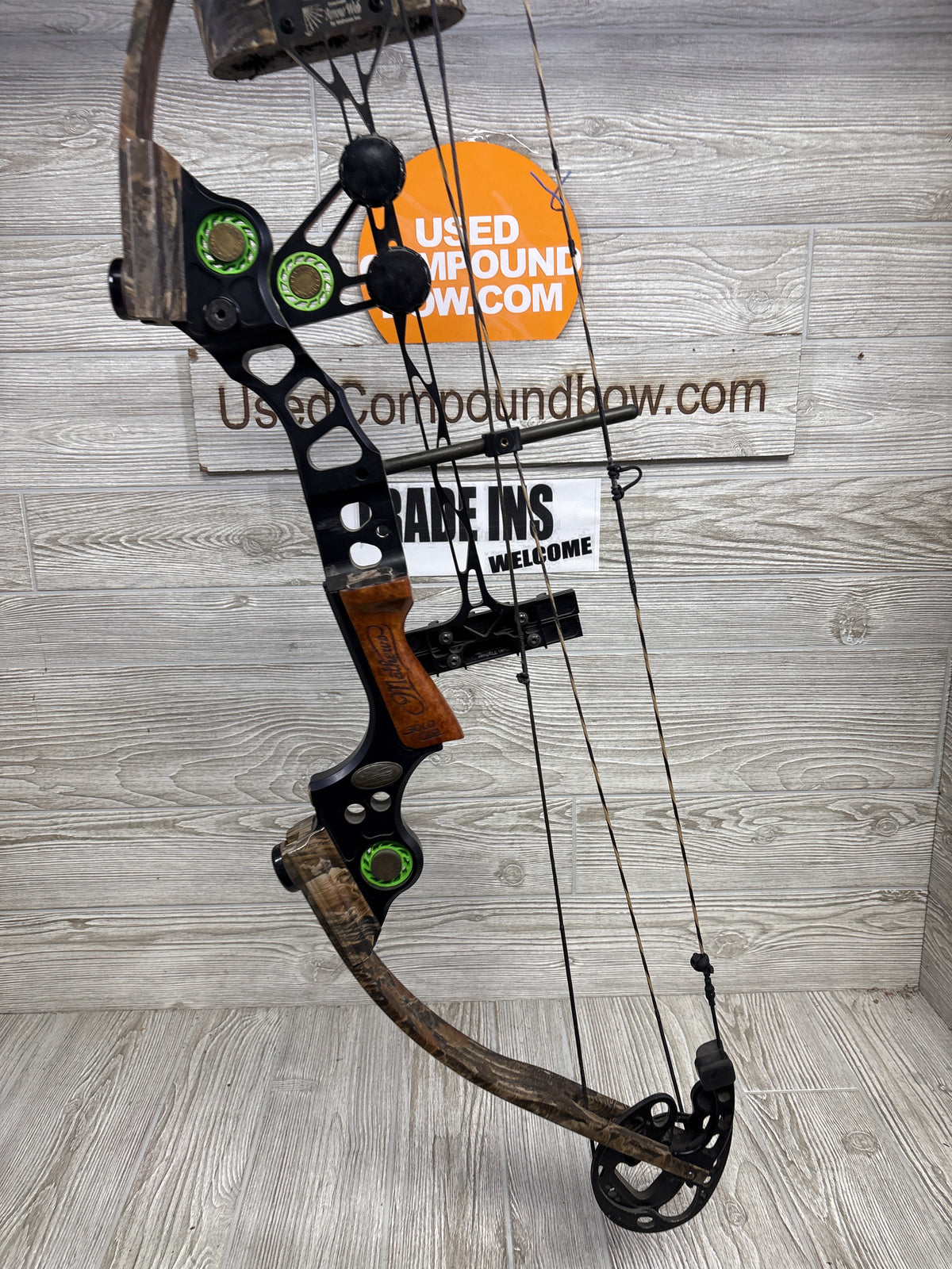 Mathews Black Max 60-70# 30" Right handed Camo
