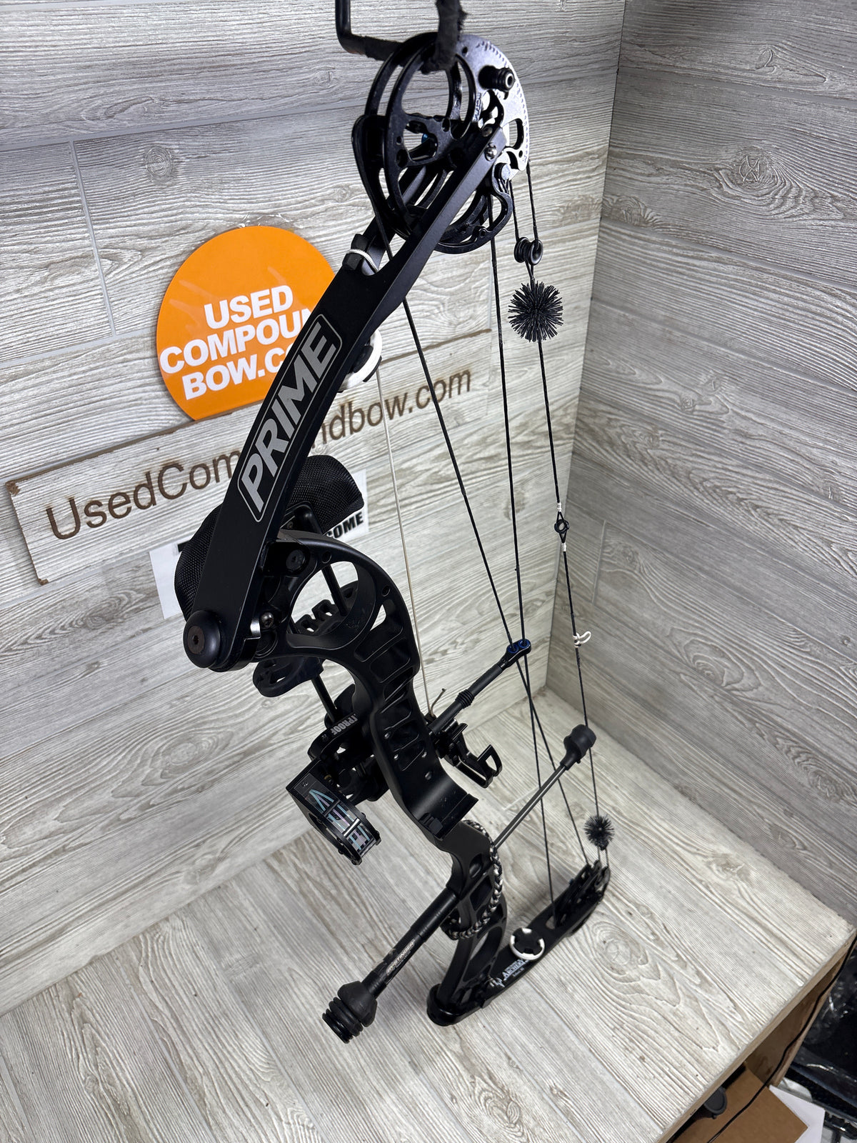 Used Prime One Target bow 50-60# right handed black 28.5 Package