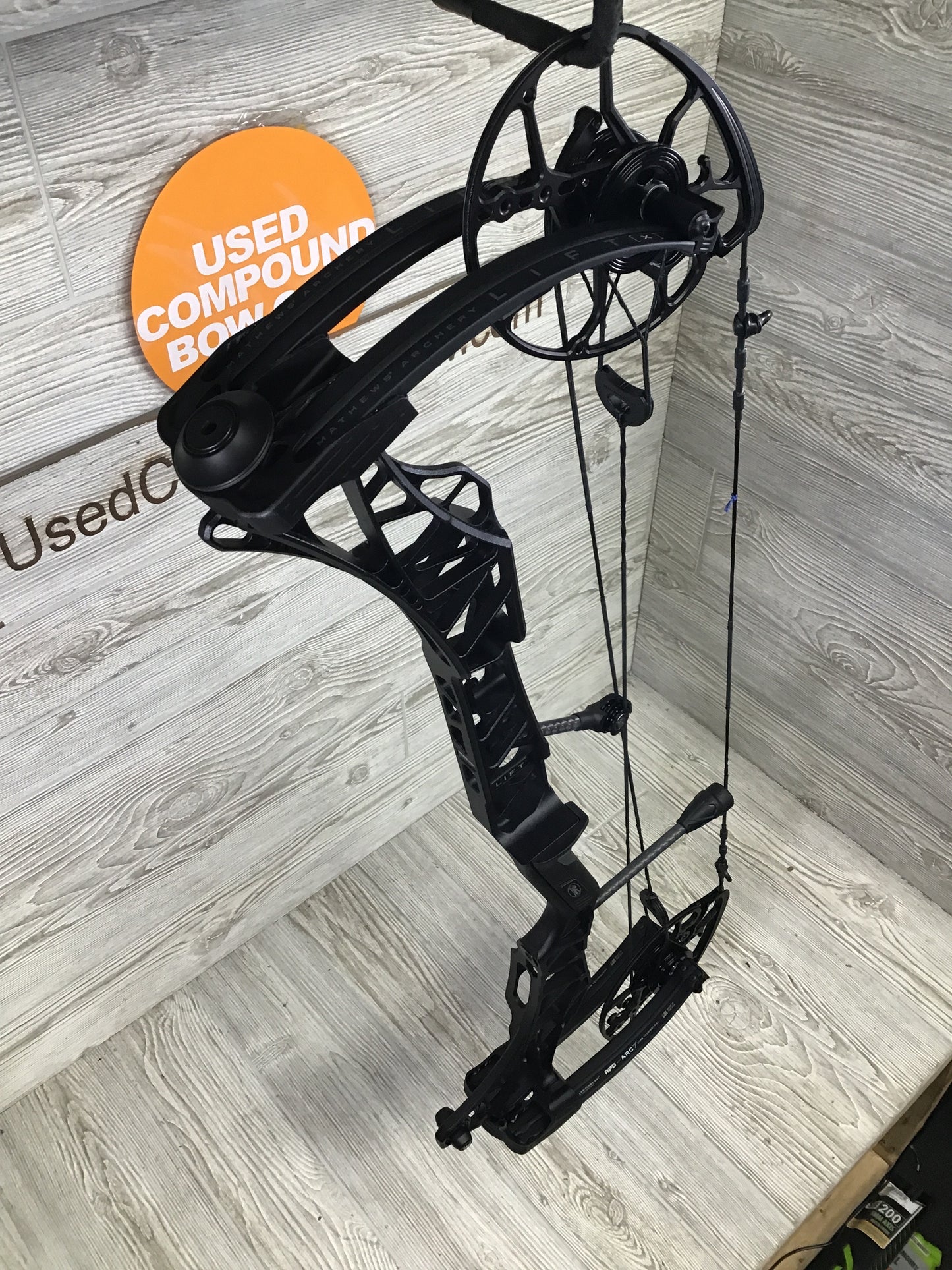Used Mathews Lift X 29.5 Right Hand Black Bow 29/70