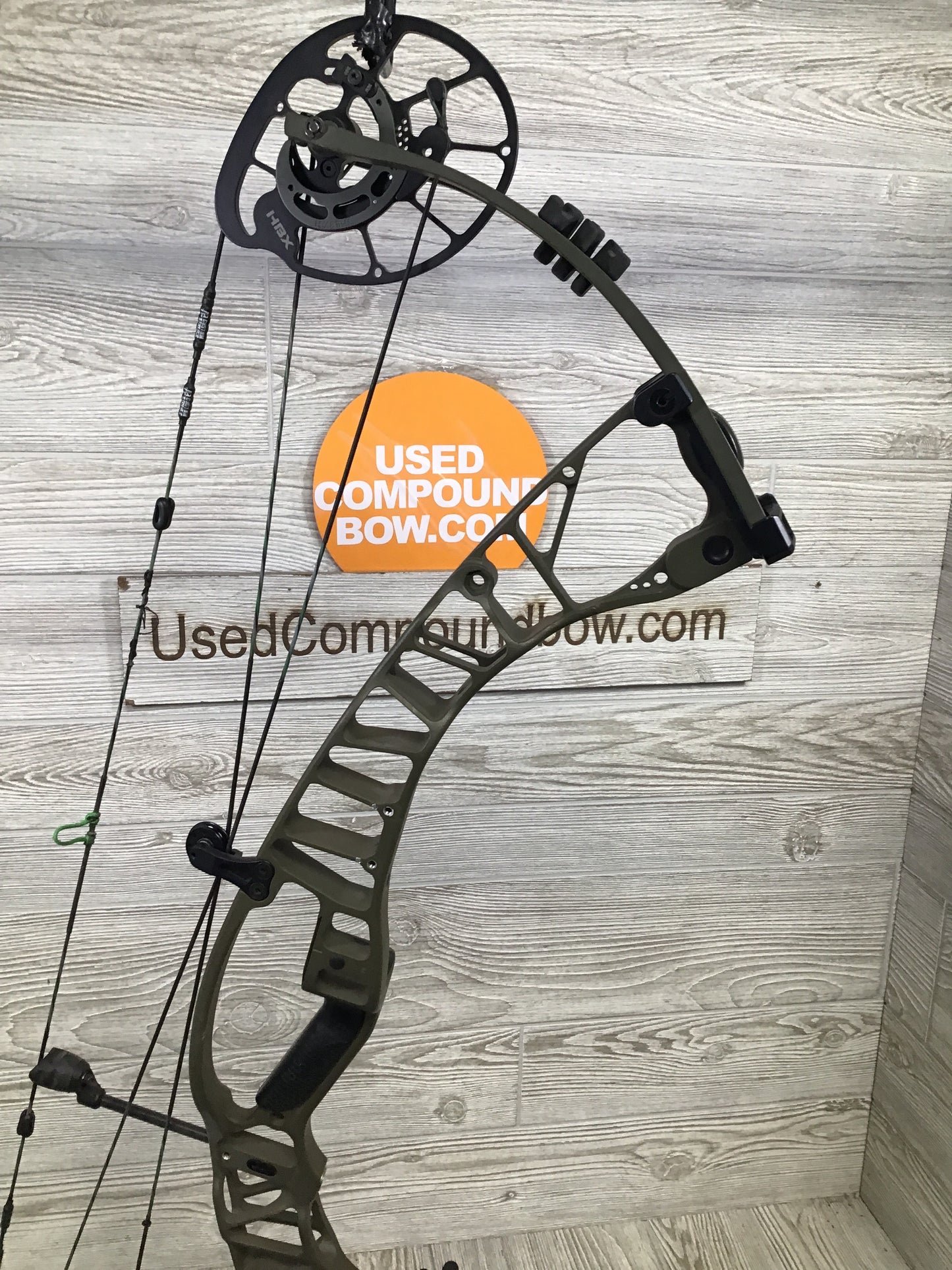 Used Hoyt Ventum 33 Wilderness Right Handed 70#