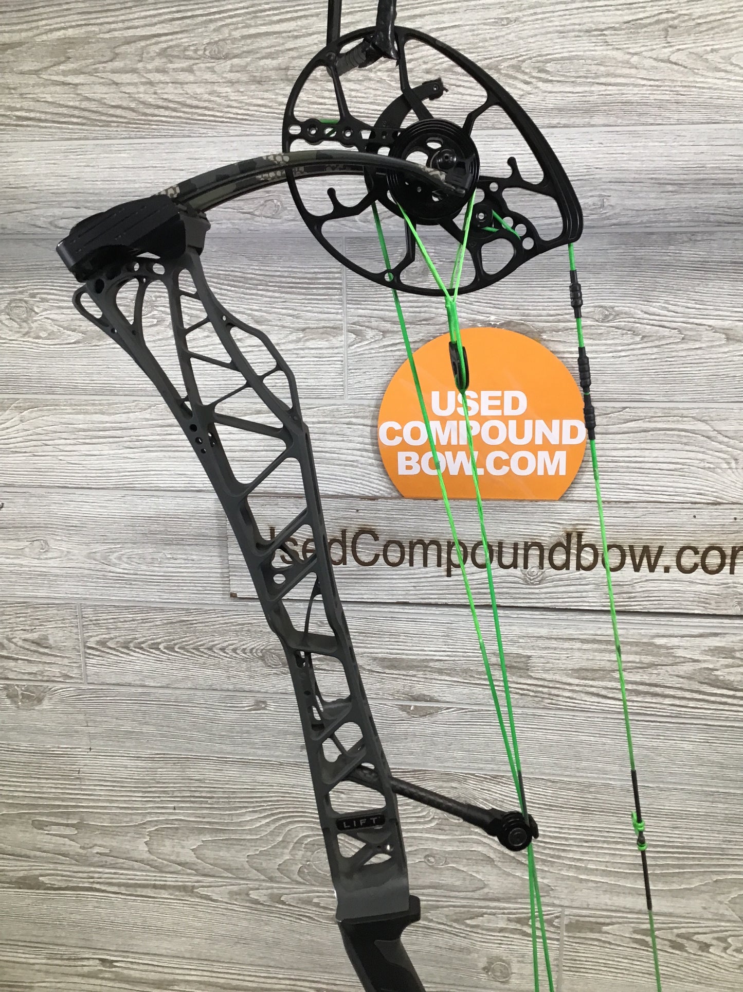Used Mathews Lift X 33 RH Shale/ Kuiu Limbs 29/70