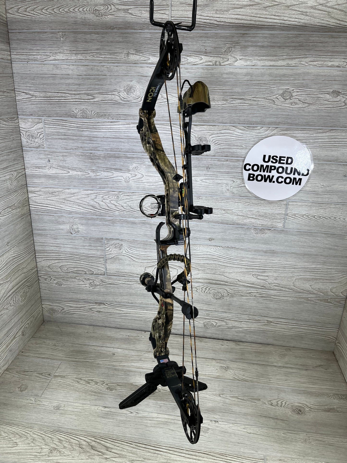 Bowtech Carbon Icon Right Handed 60-70# Camo package