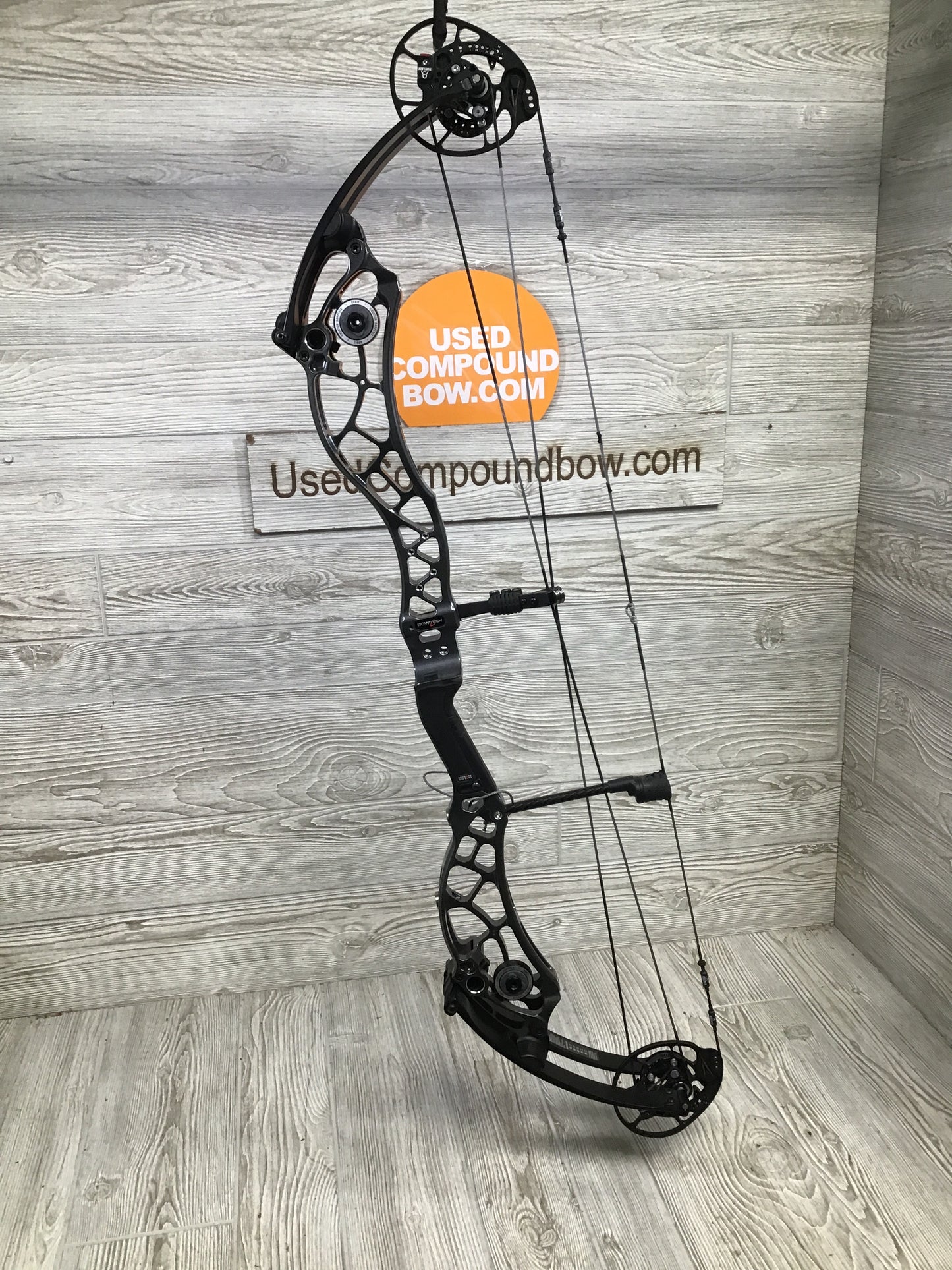 Used Bowtech Reckoning Gen 2 36 50-60# Right Hand Speedway Gray Med Cam