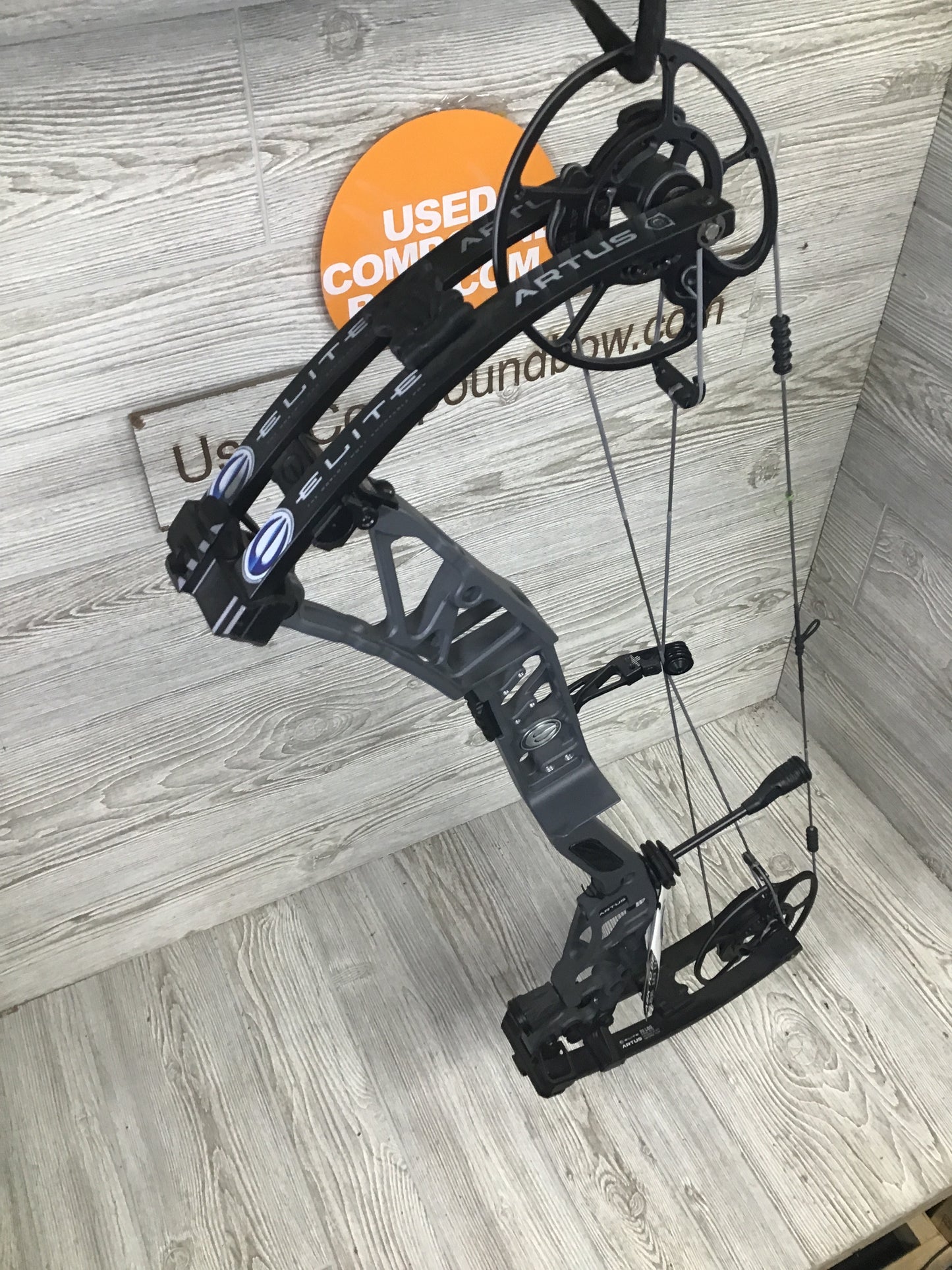 Elite Artus Right Handed Slate Gray 60-70lb