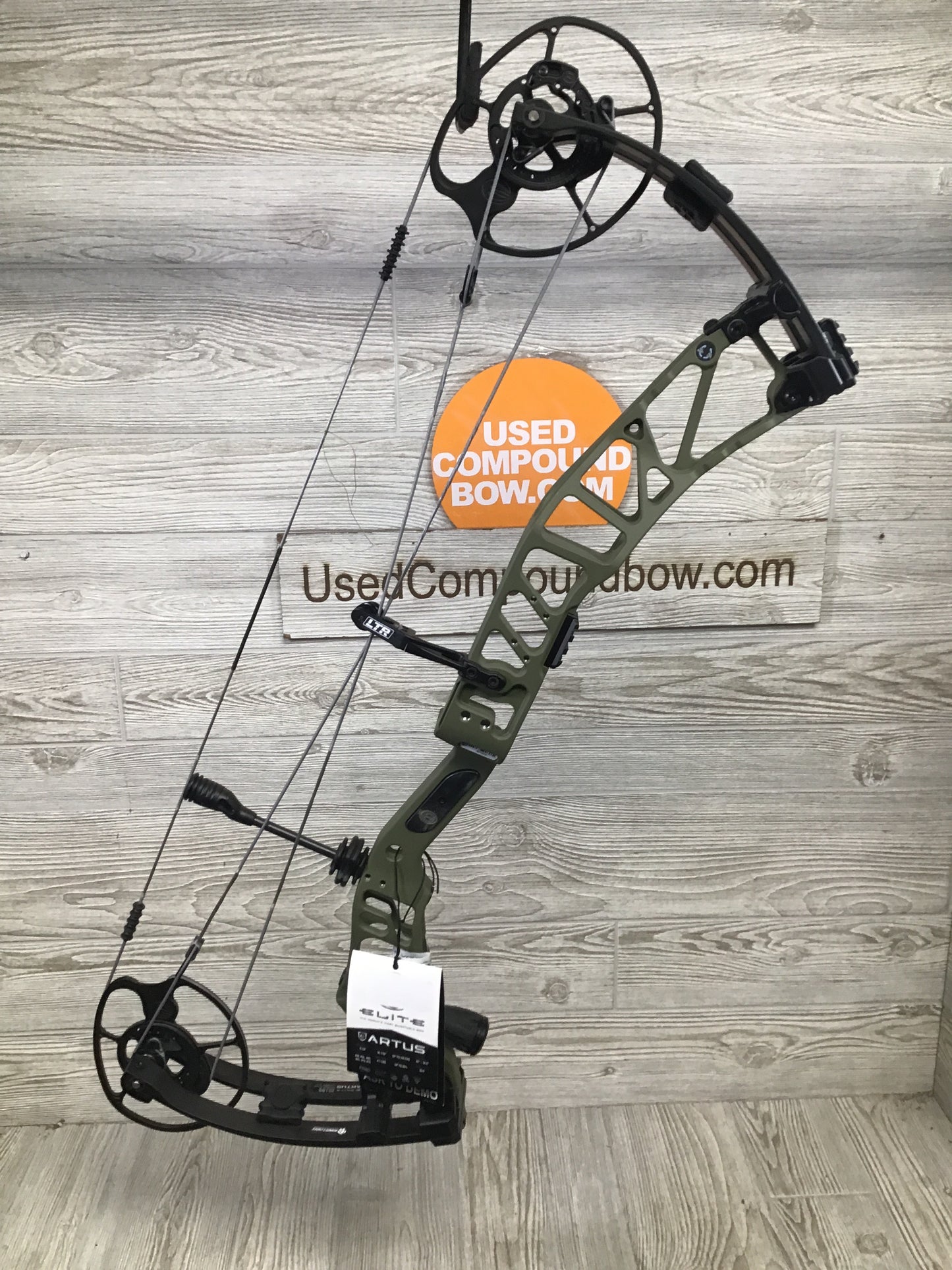 Elite Artus Right Hand Green 50-60# Bow