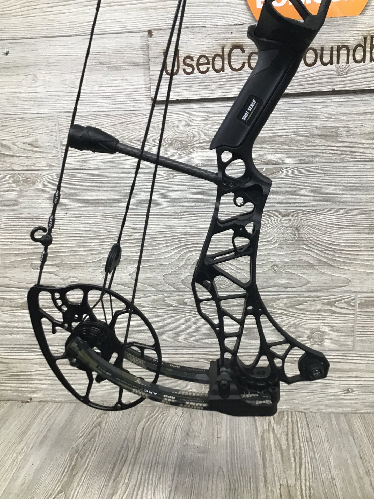 Used Mathews Lift X 29.5 Right Hand Black riser/Kuiu Verde limbs Bow 29.5"/70#