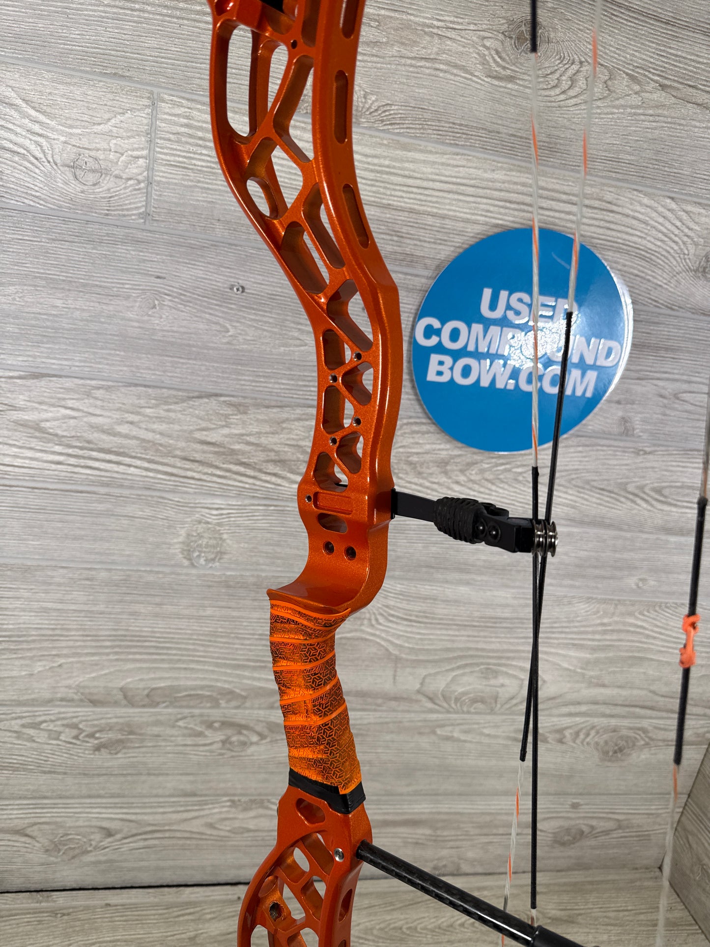Used Bowtech Reckoning Gen 2 36 rh Illusion Orange 70#