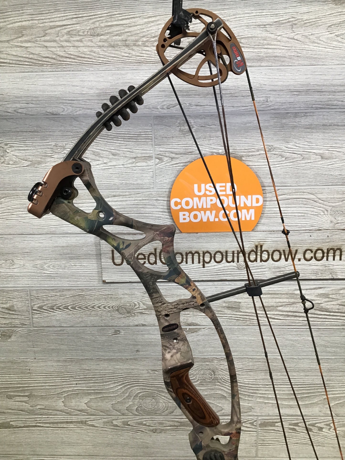 Used Hoyt Trykon Right Handed 28" 60-70# camo