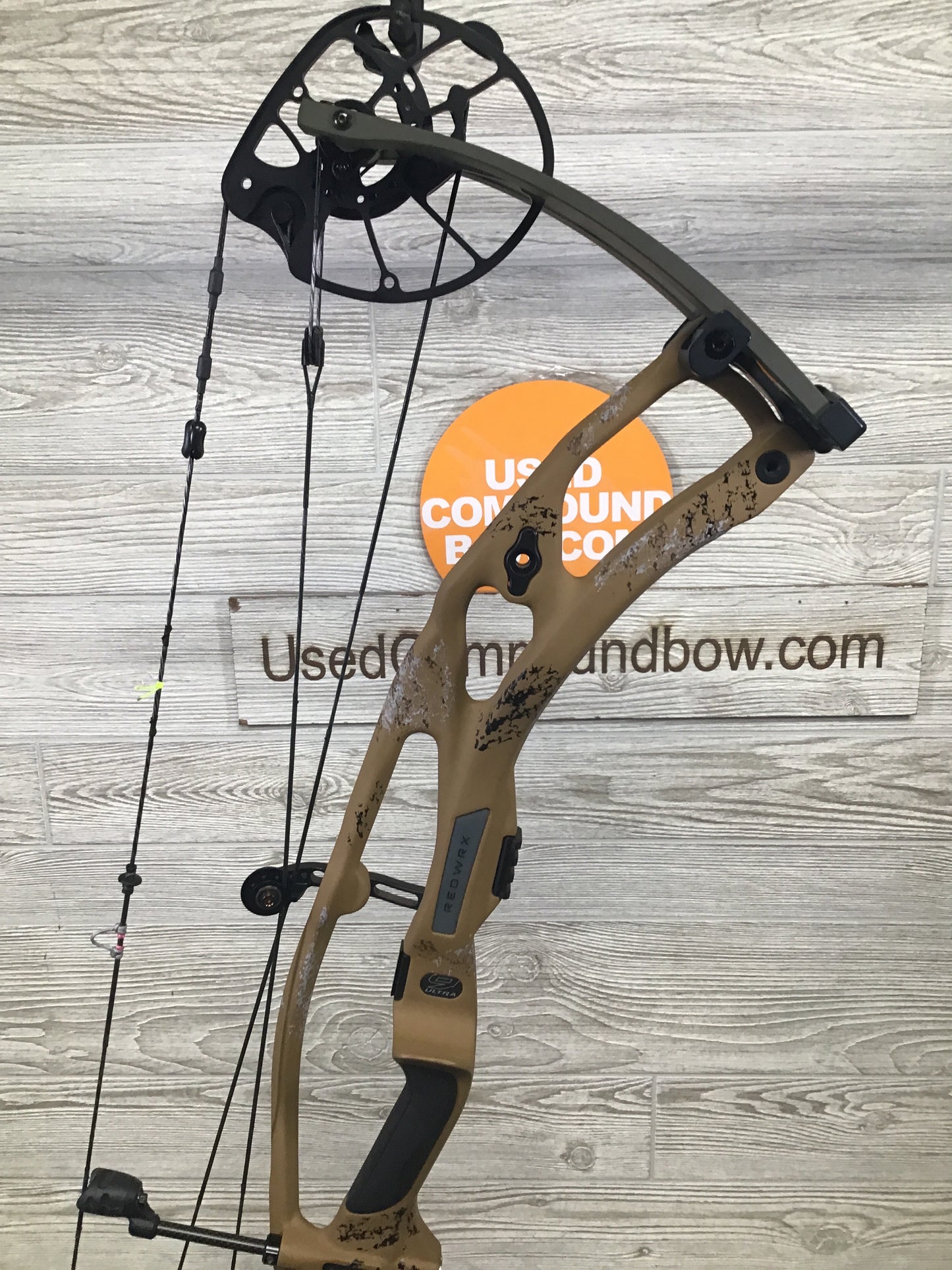 Hoyt RX-9 Ultra Left Handed 70-80# 29" Bourbon Riser/Wilderness Limbs W/System X strings