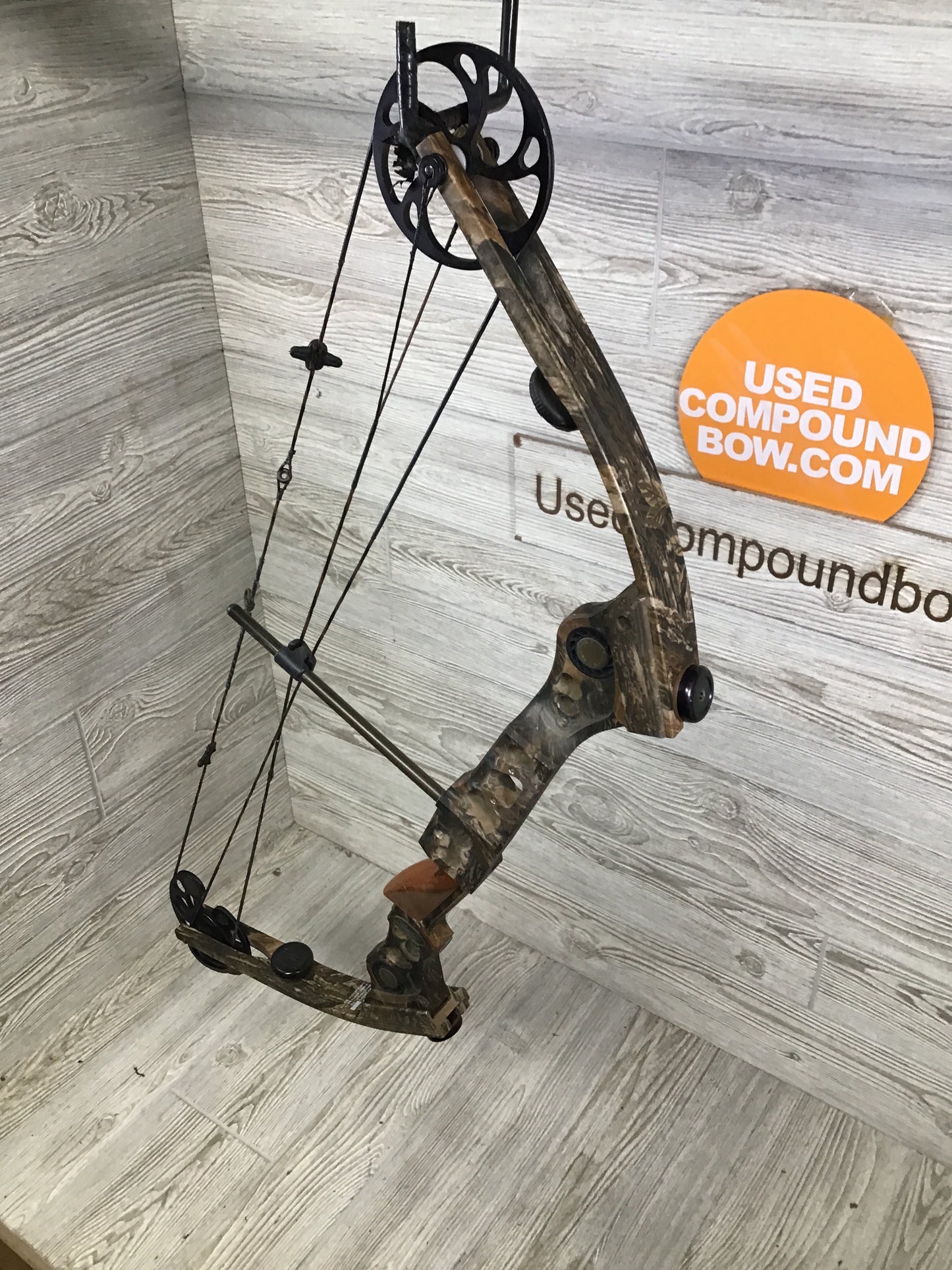 Used Mathews SQ2 Right Handed 30" 70lb Realtree