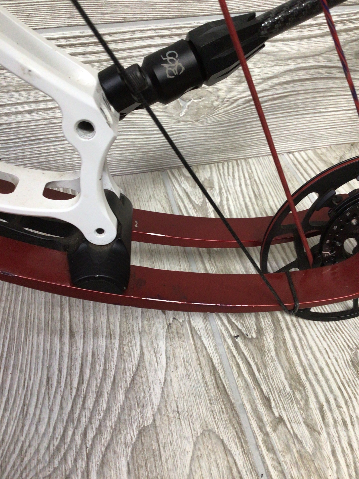 Used Bowtech Reckoning 38 Left Handed white/red limb Target bow