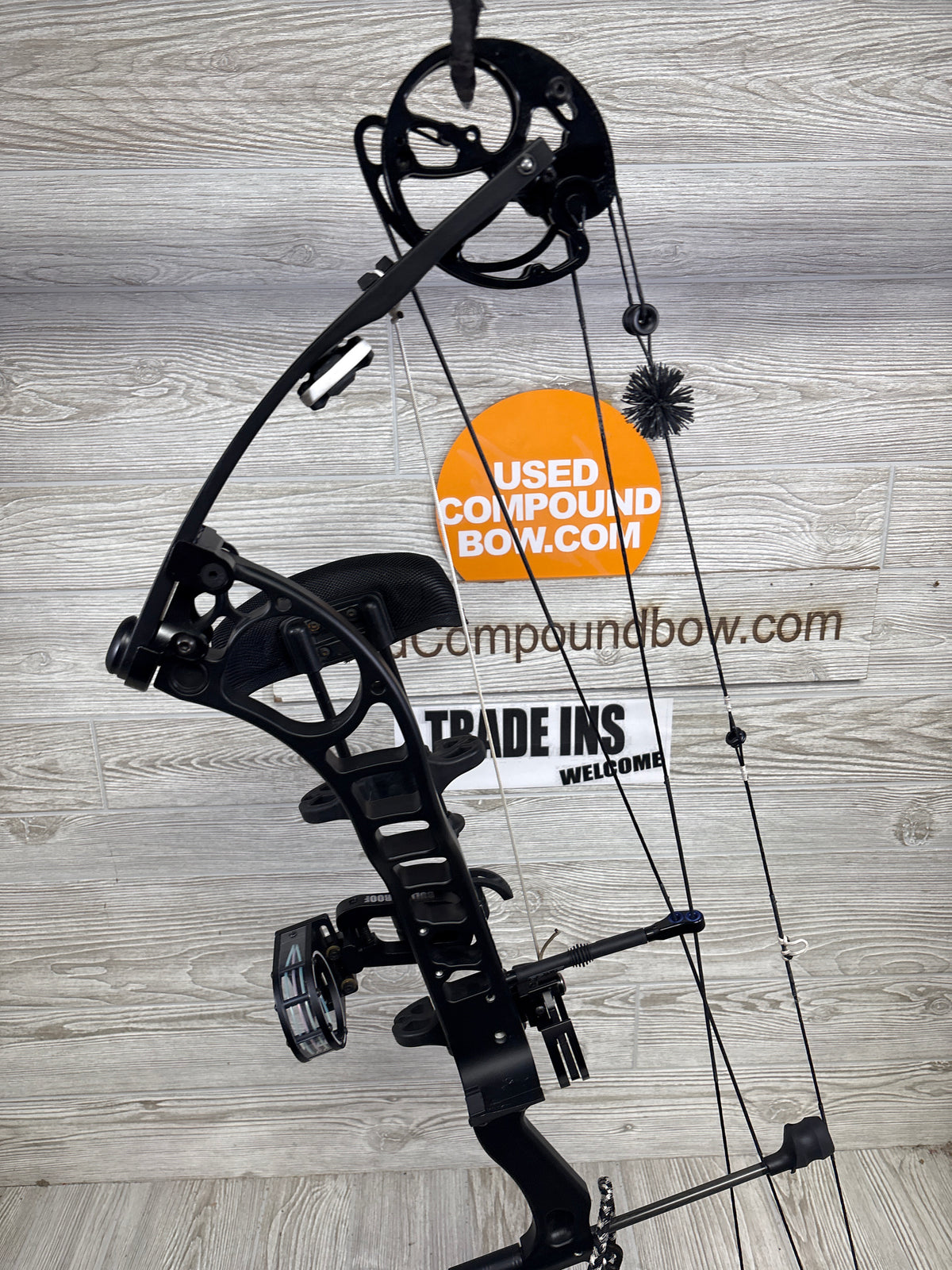 Used Prime One Target bow 50-60# right handed black 28.5 Package
