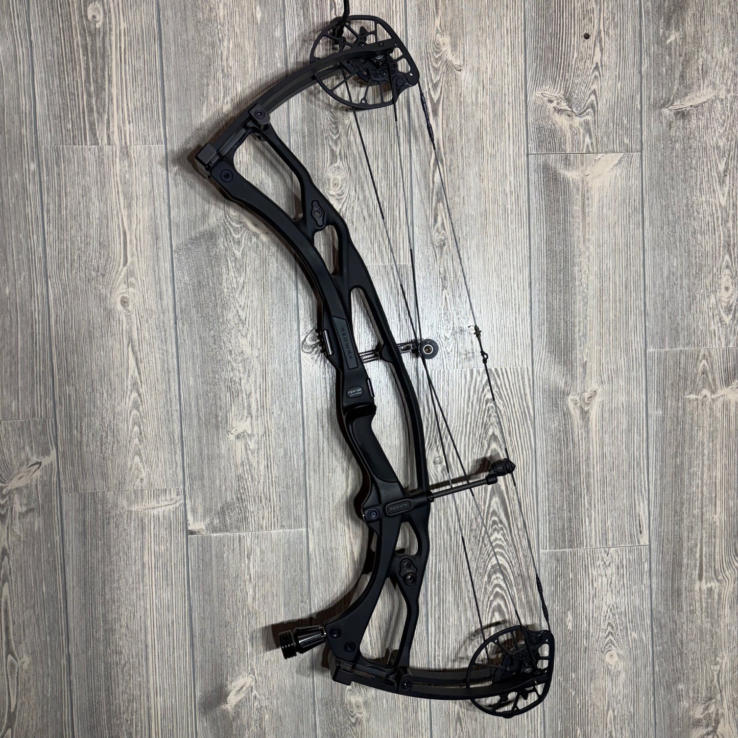 Used Hoyt RX-8 Ultra Black RH 60-70#