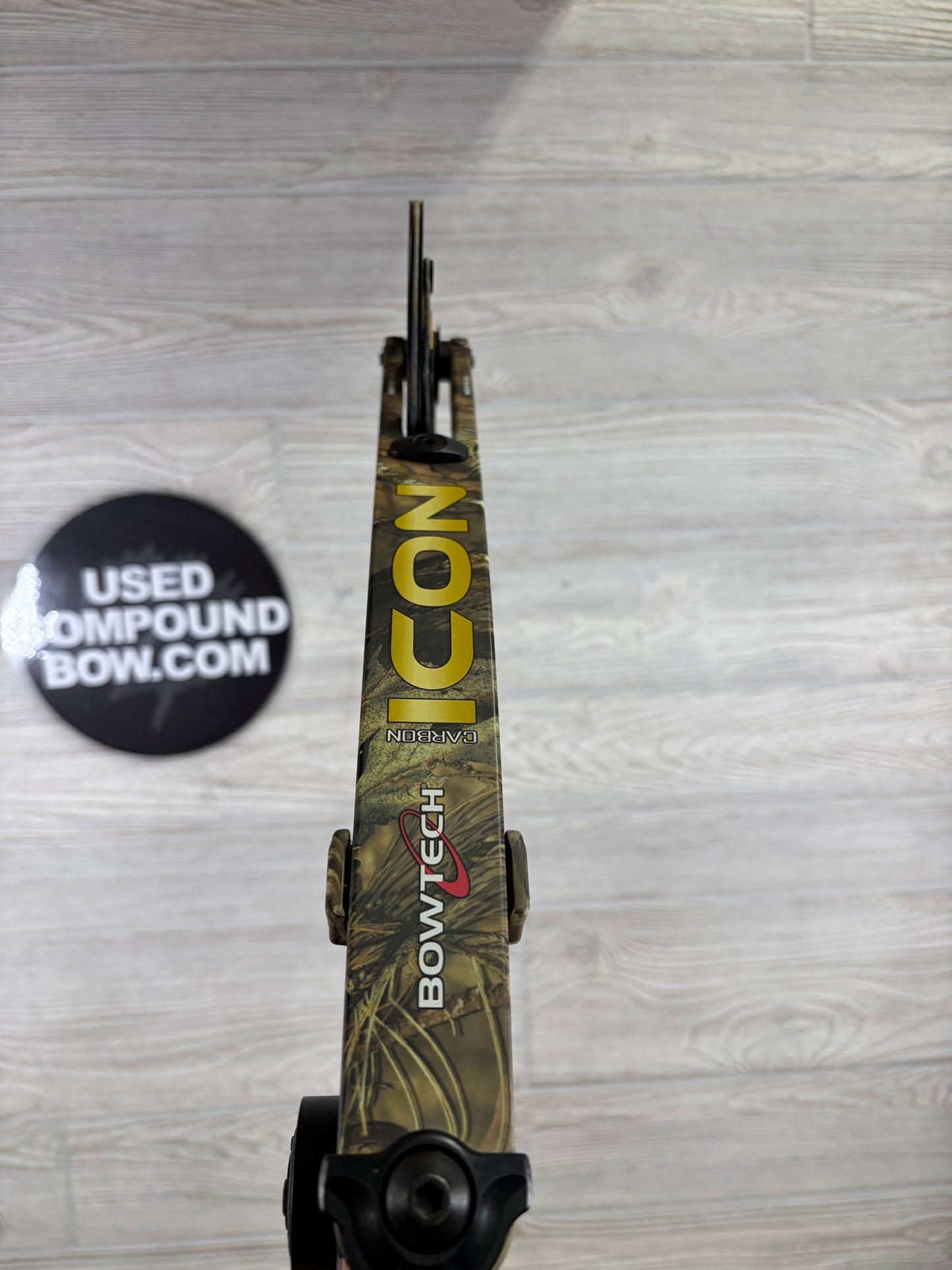 Bowtech Carbon Icon Right Handed 60-70# Camo