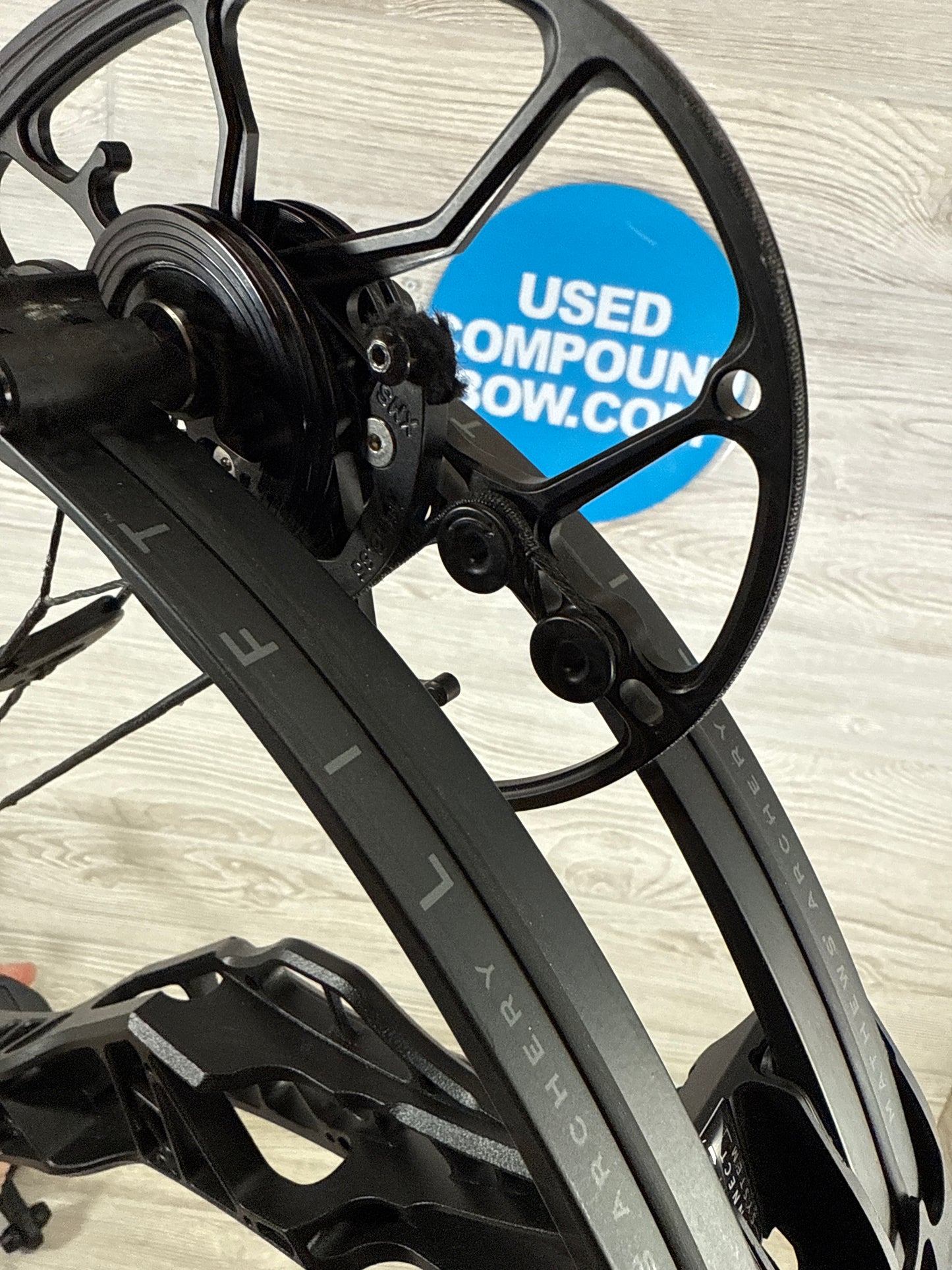 Used Mathews Lift 29.5 Right Handed Black Bow