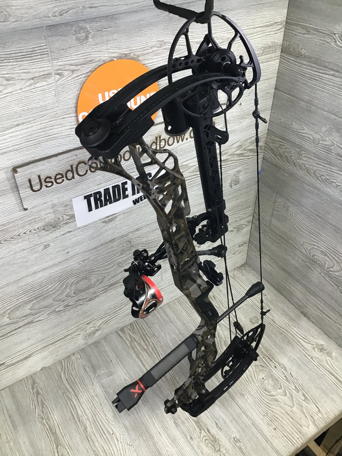 Used Mathews Lift X 29.5 Right Hand Bottomlands riser/Black limbs 28.5/65# Package