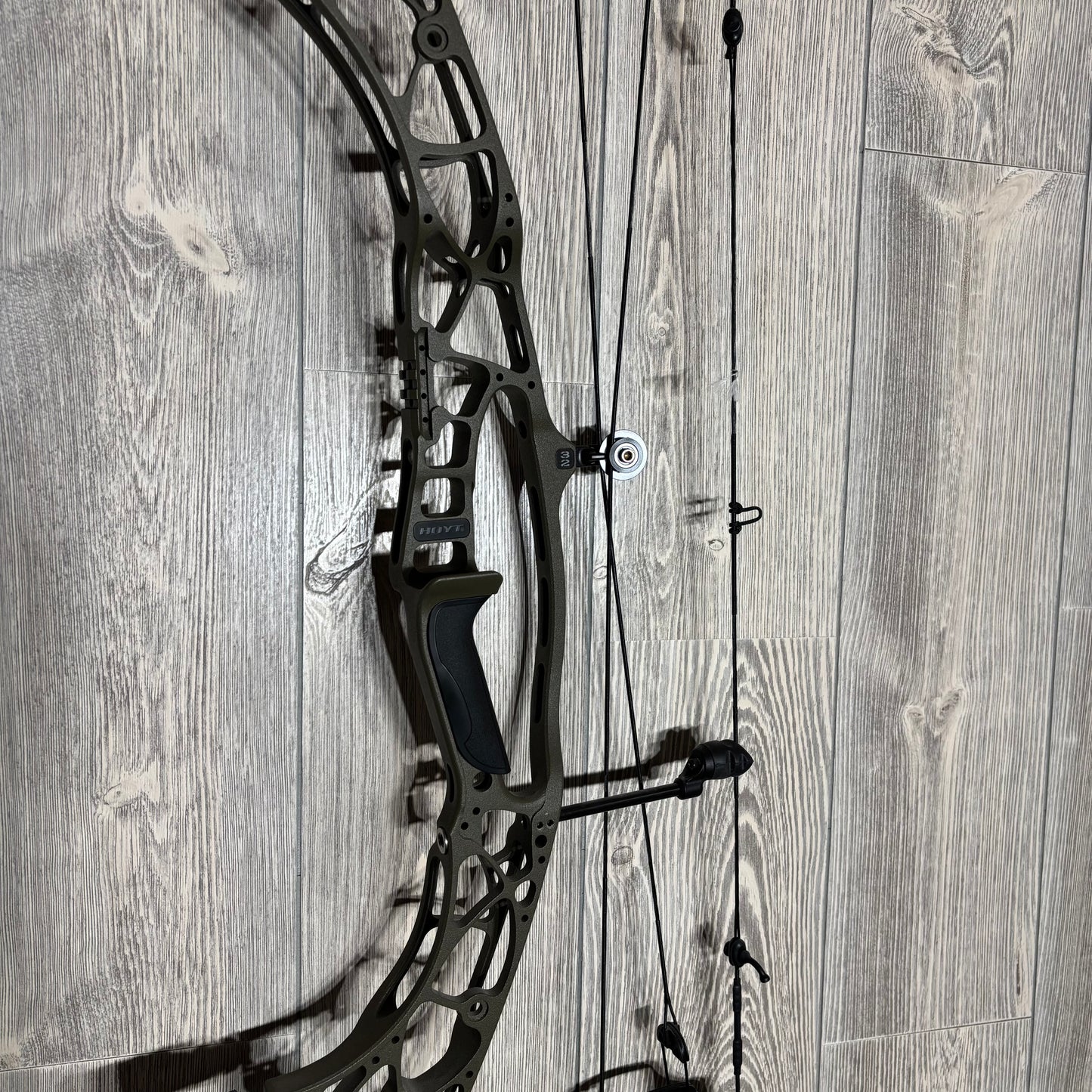 Used Hoyt Alpha AX-2 32 RH Wilderness