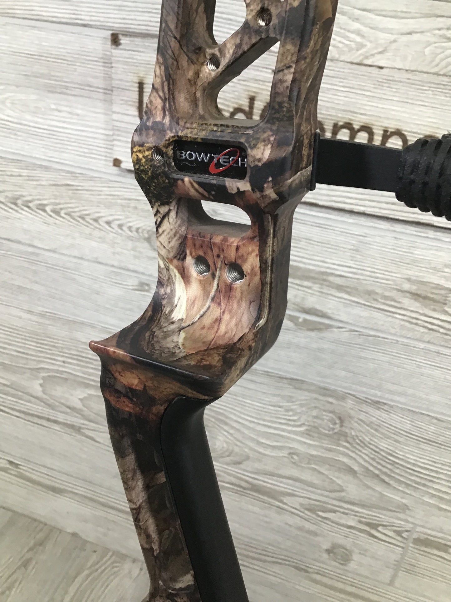 Used Bowtech CP30 RH Mossy Oak 60-70