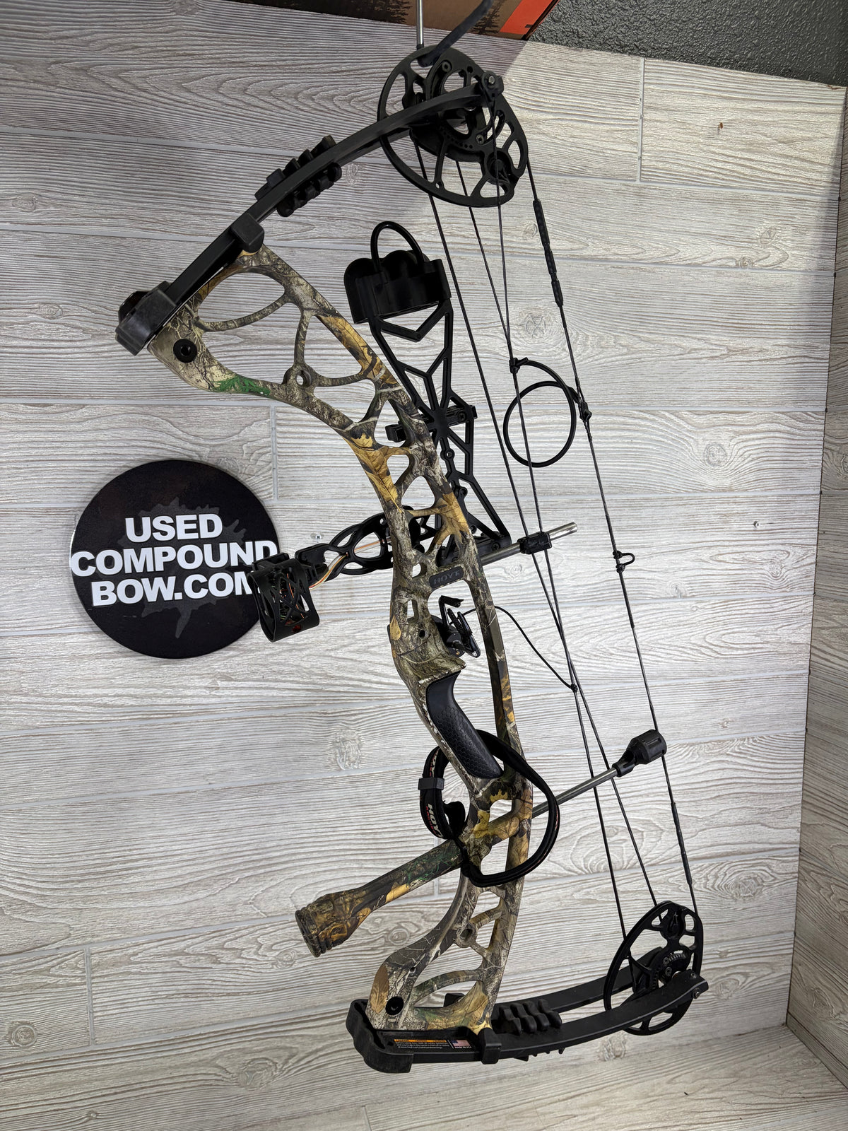Used Hoyt Torrex Package RH Camo 50-60lbs 26-30" Draw