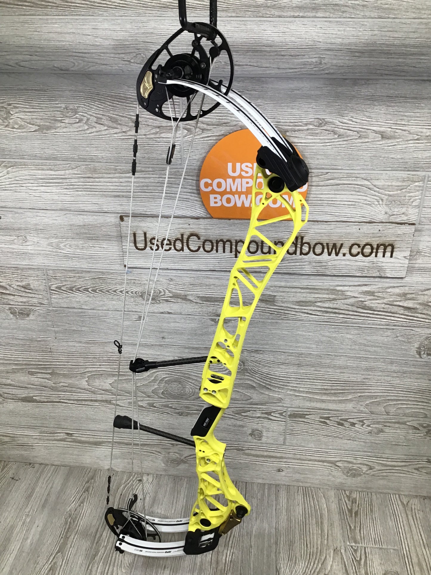 Used Mathews Title 36 G2 RH Yellow, White Limb