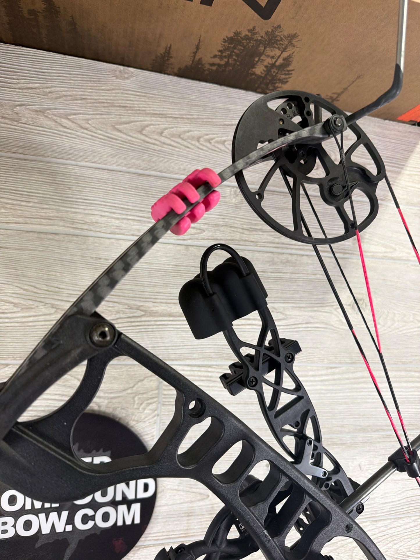 Used Hoyt Ignite Vixen Series RH Package Deal