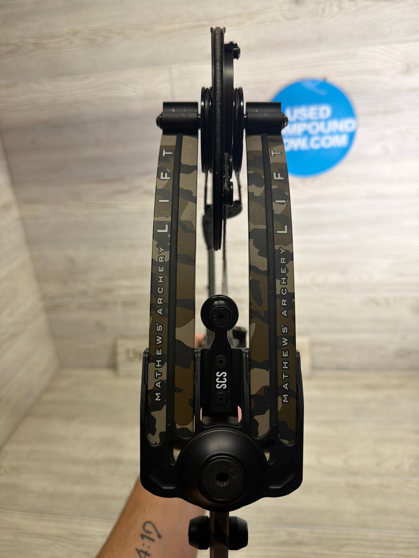 Used Mathews LIFT 33 27.5" 70lb Mossy Oak Bottomland Right Hand Bow
