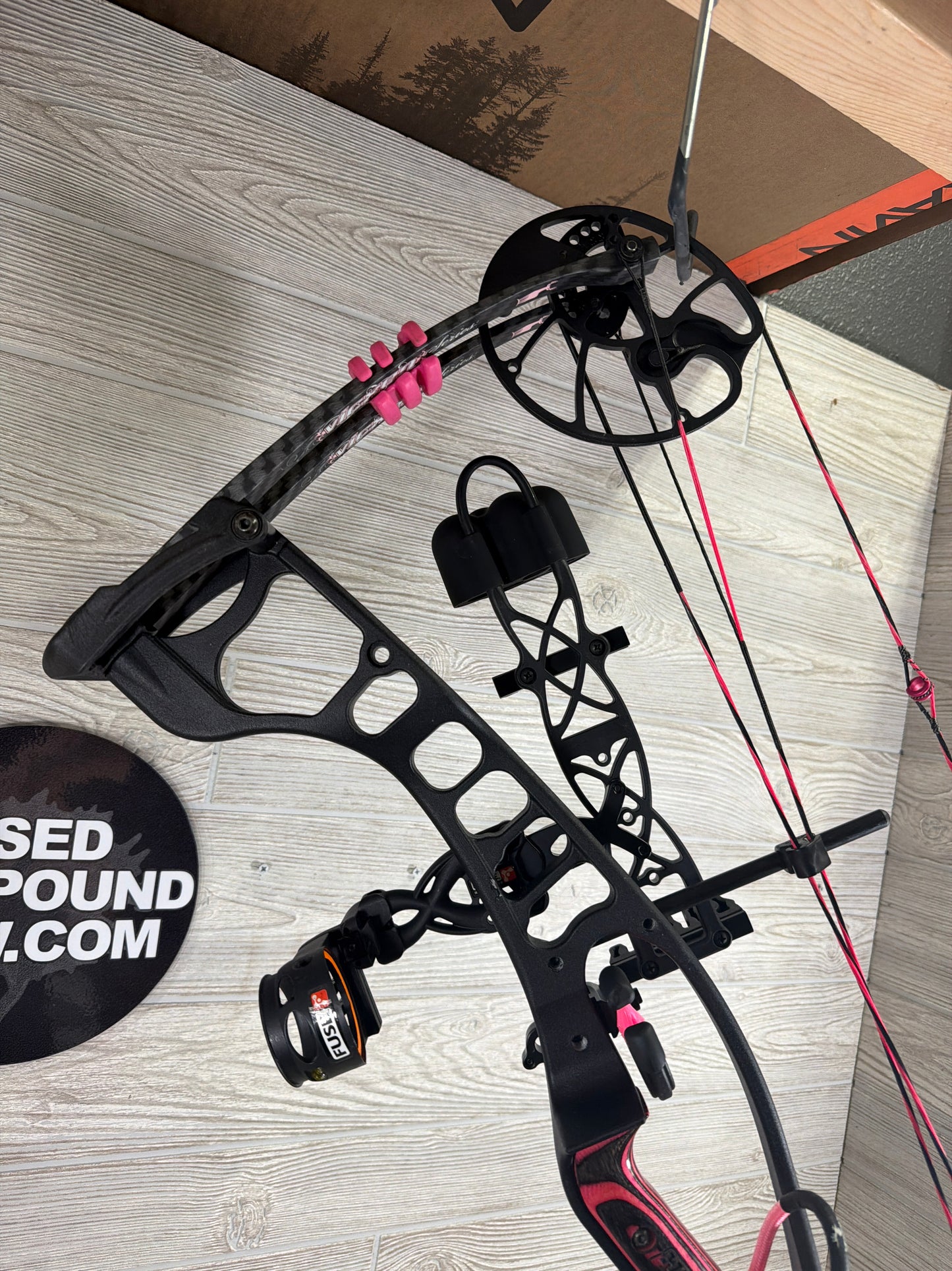 Used Hoyt Ignite Vixen Series RH Package Deal