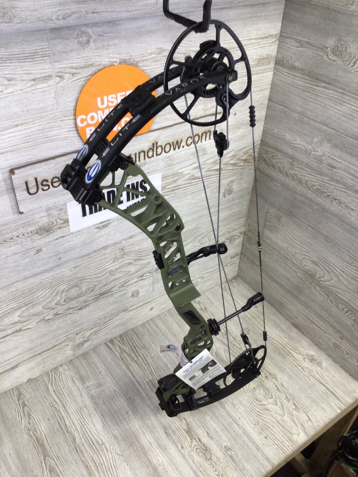 Elite Varos Right Handed 60-70# 25.5-31" OD Green