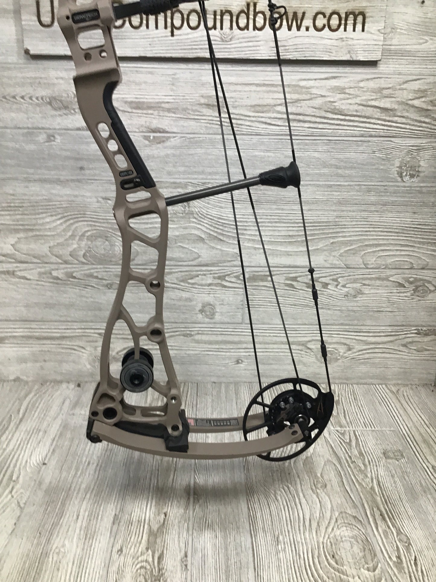 Bowtech Proven 34 Sandstone Medium Cam Right Handed 25-30" 60-70lbs