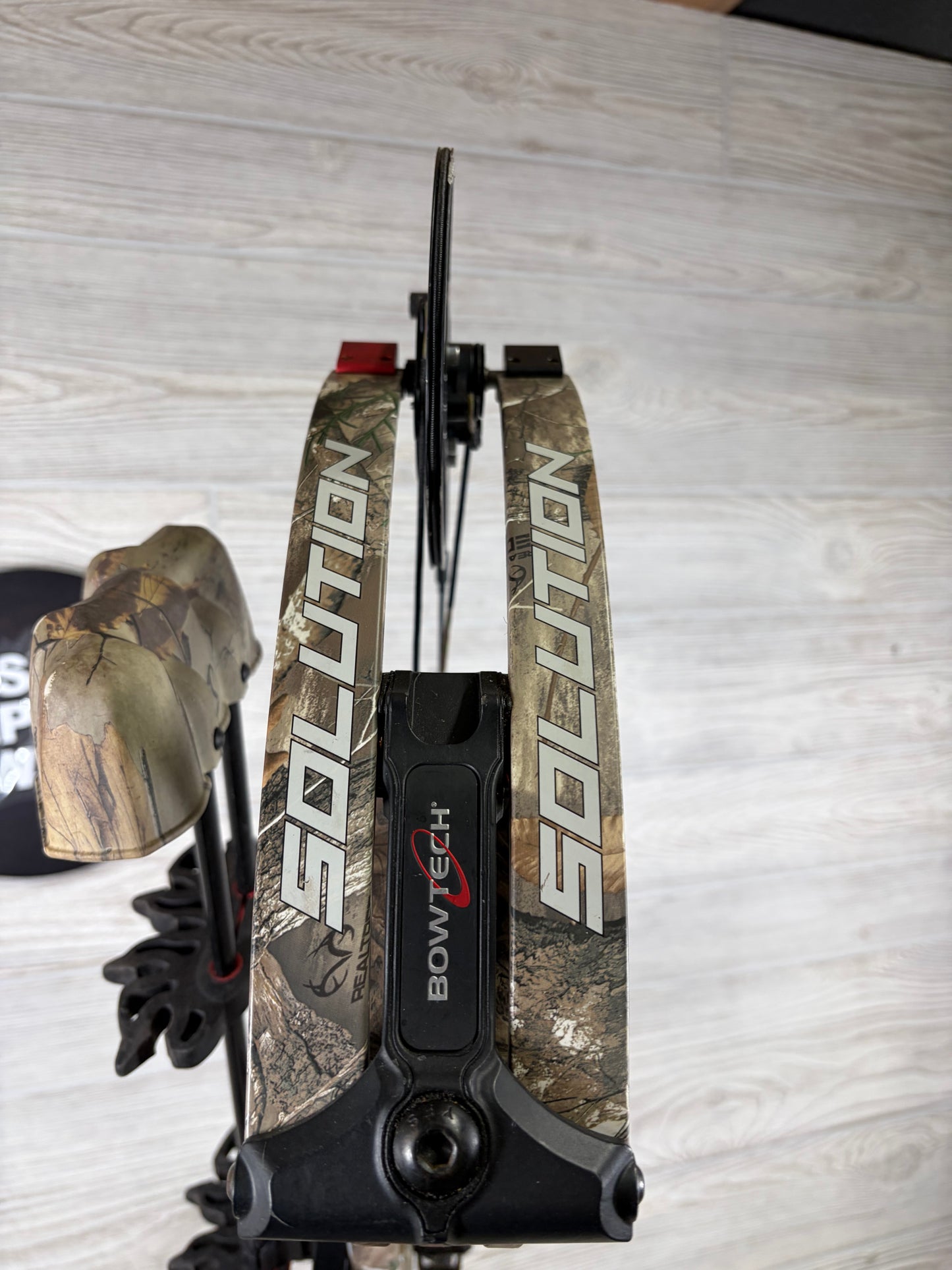 Bowtech Solution Realtree 50-60# Package Right Hand