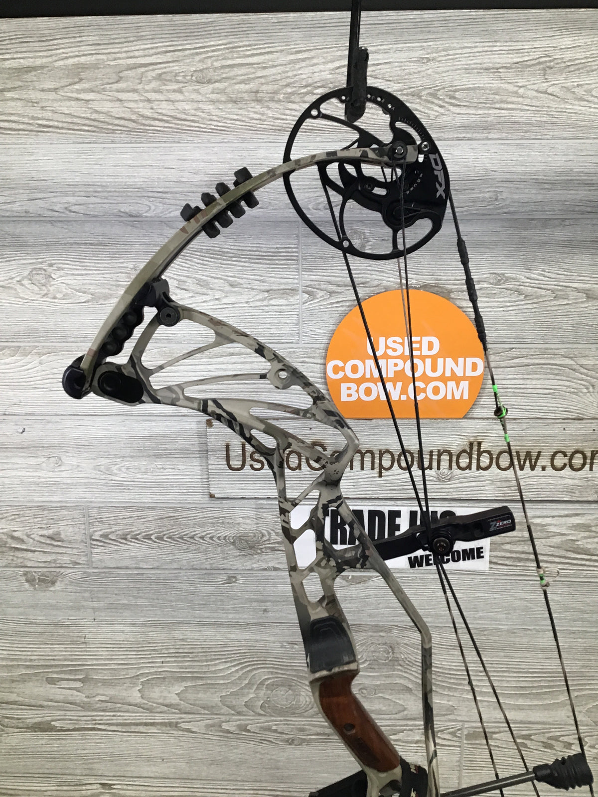 Hoyt Pro Defiant Right Handed 60-70# Realtree UA camo 28-30#