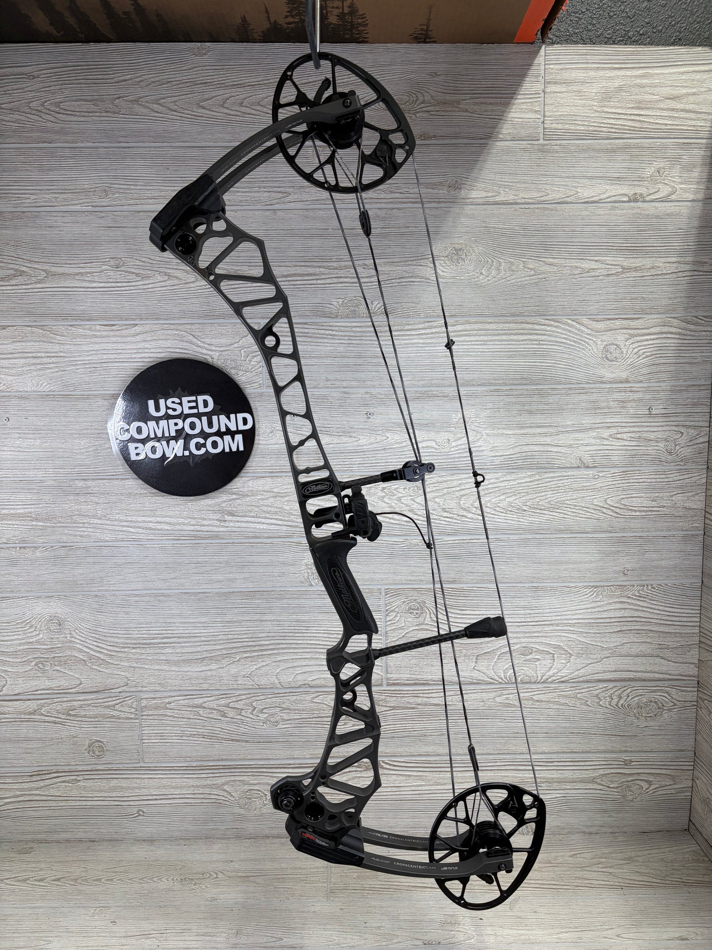 Used Mathews Traverse Right Handed 60-70lb 30" Stone