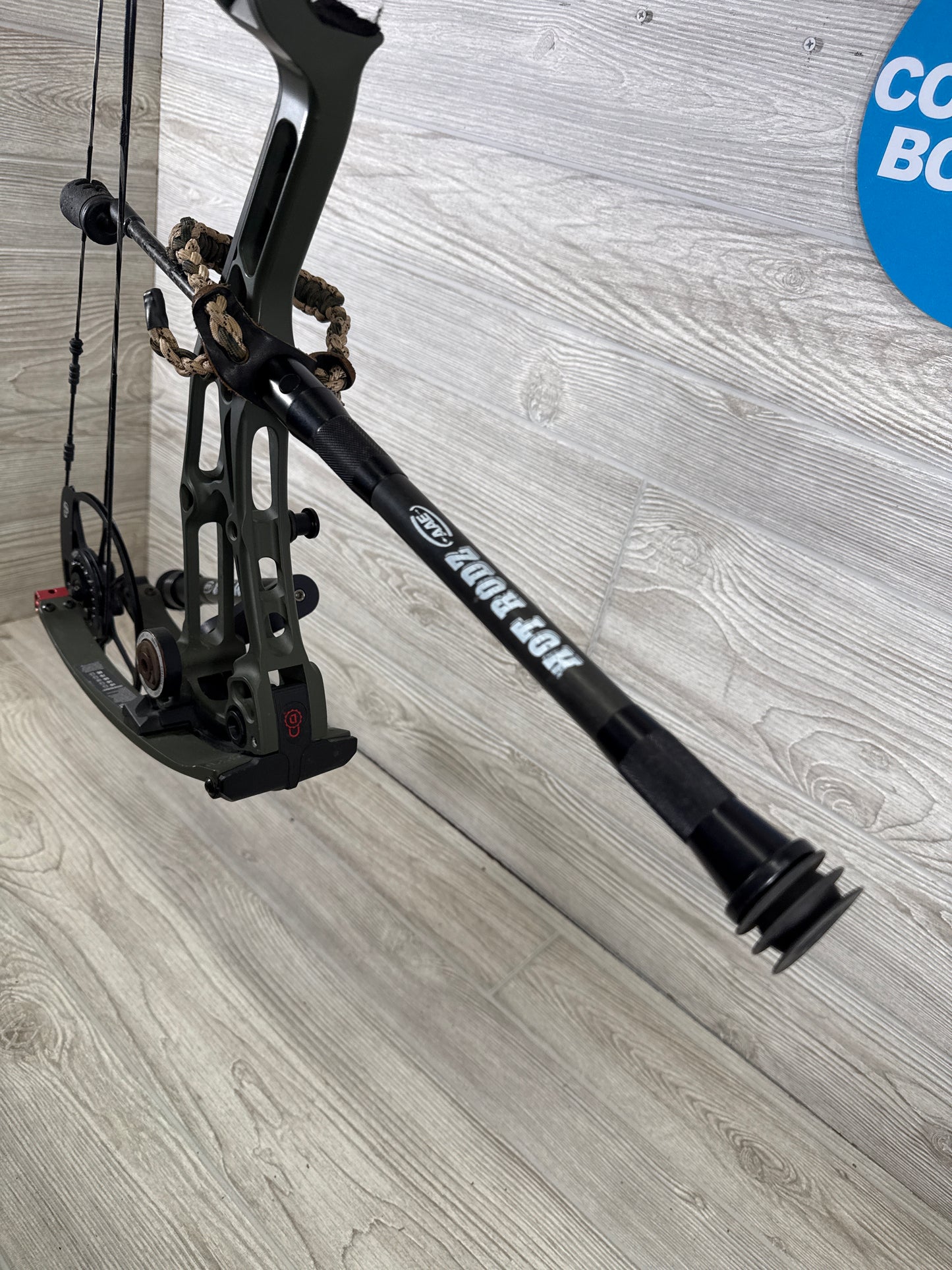 Used Bowtech Solution SS RH 60# Green with stabs pkg