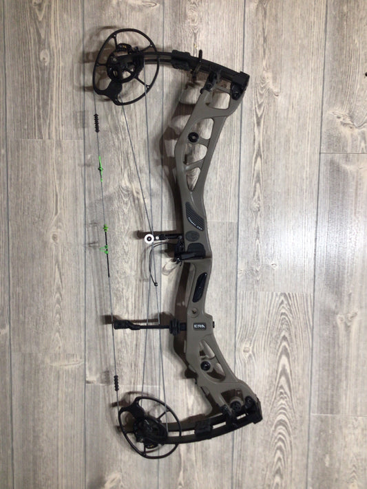 Elite Era Carbon Left Handed Mountain Tan 70# Bow PKG