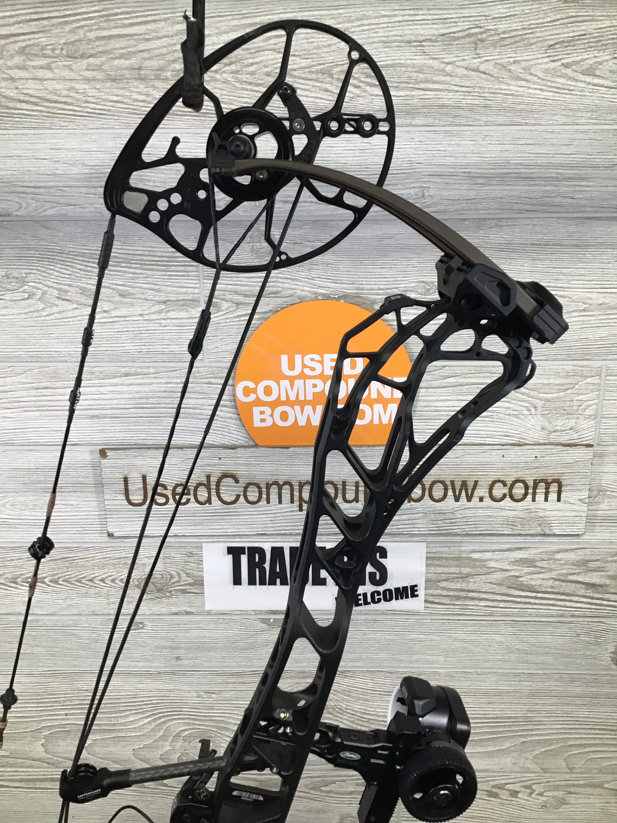 Used Mathews ARC 34 Right Handed Black riser/ Kodiak limbs 31"/60# LOADED PACKAGE