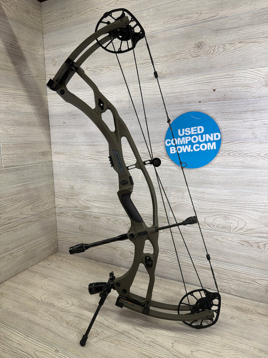 Used Hoyt Carbon RX-8 Ultra Right Hand 30" 70lb Wilderness Bow