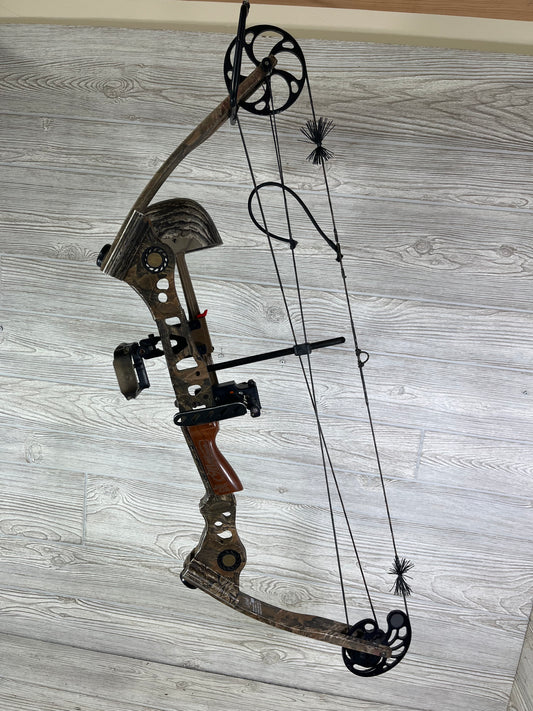 Used Mathews SQ2 Right Handed 29" 70lb Realtree PKG