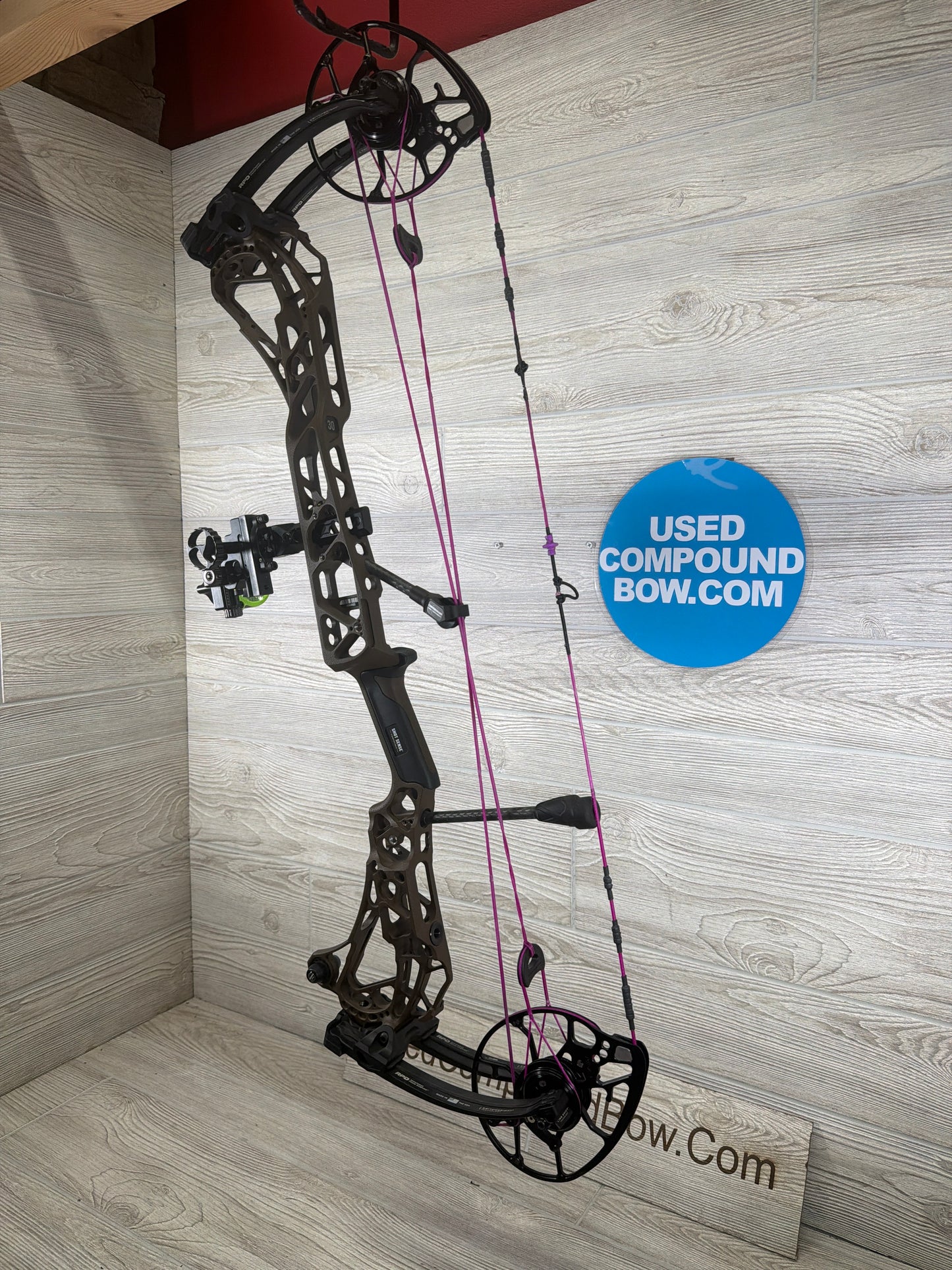 Used Mathews ARC 30 29" 70lbZ Left Hand Kodiak Brown/Black Limbs Bow w/Black Gold Pro Single Pin