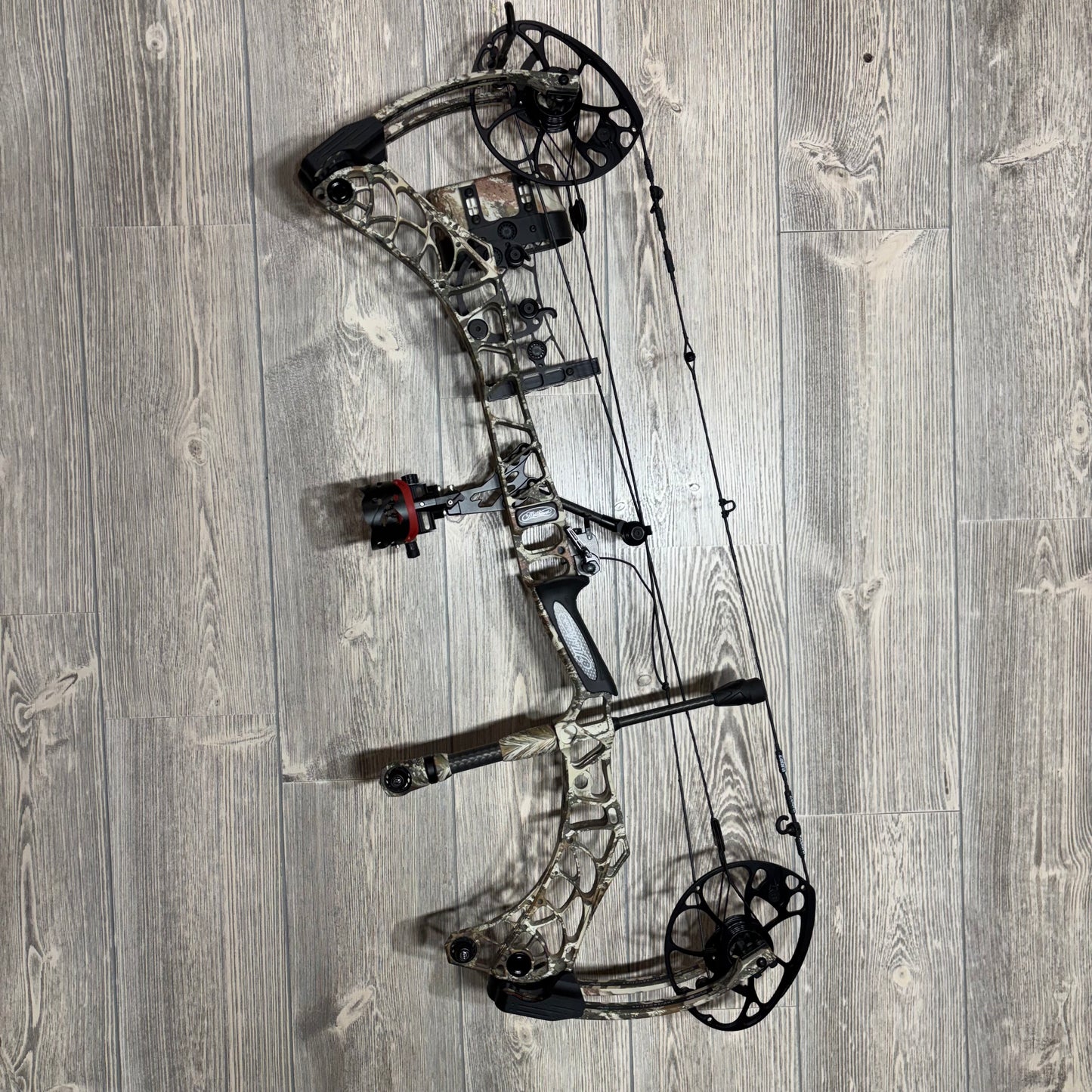 Used Mathews V3 31 Right Hand First Lite Package