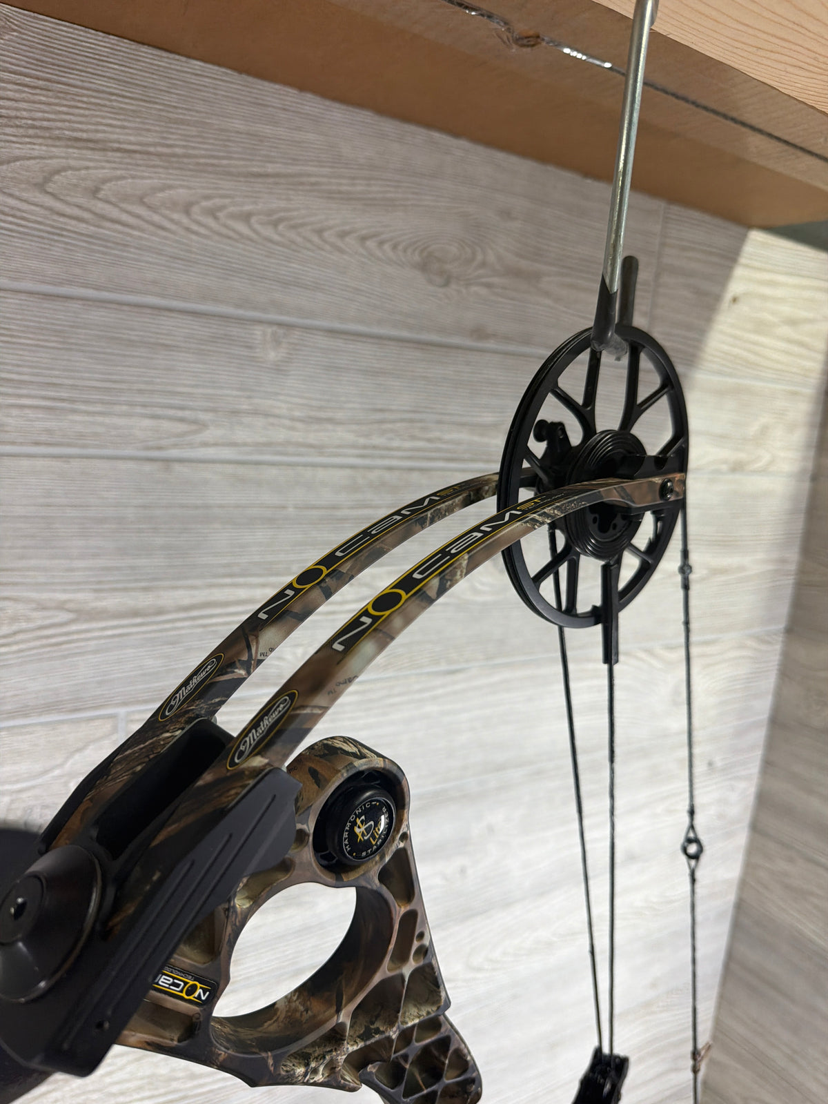 Used Mathews No Cam HTR  RH 29" 50lbs Camo Riser/ Camo Limbs PKG
