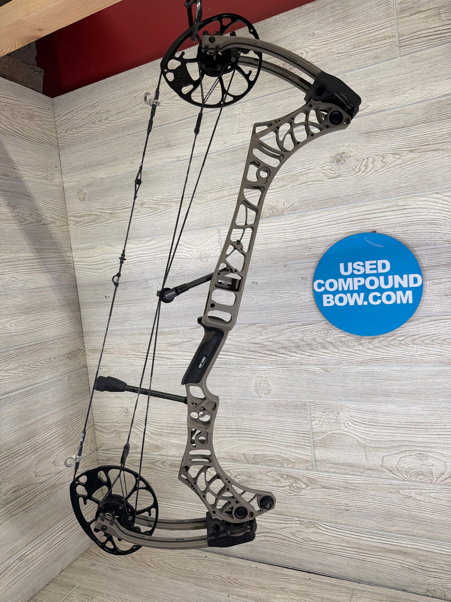 Used Mathews Phase 4 29 29" 70lb Granite Right Hand Bow