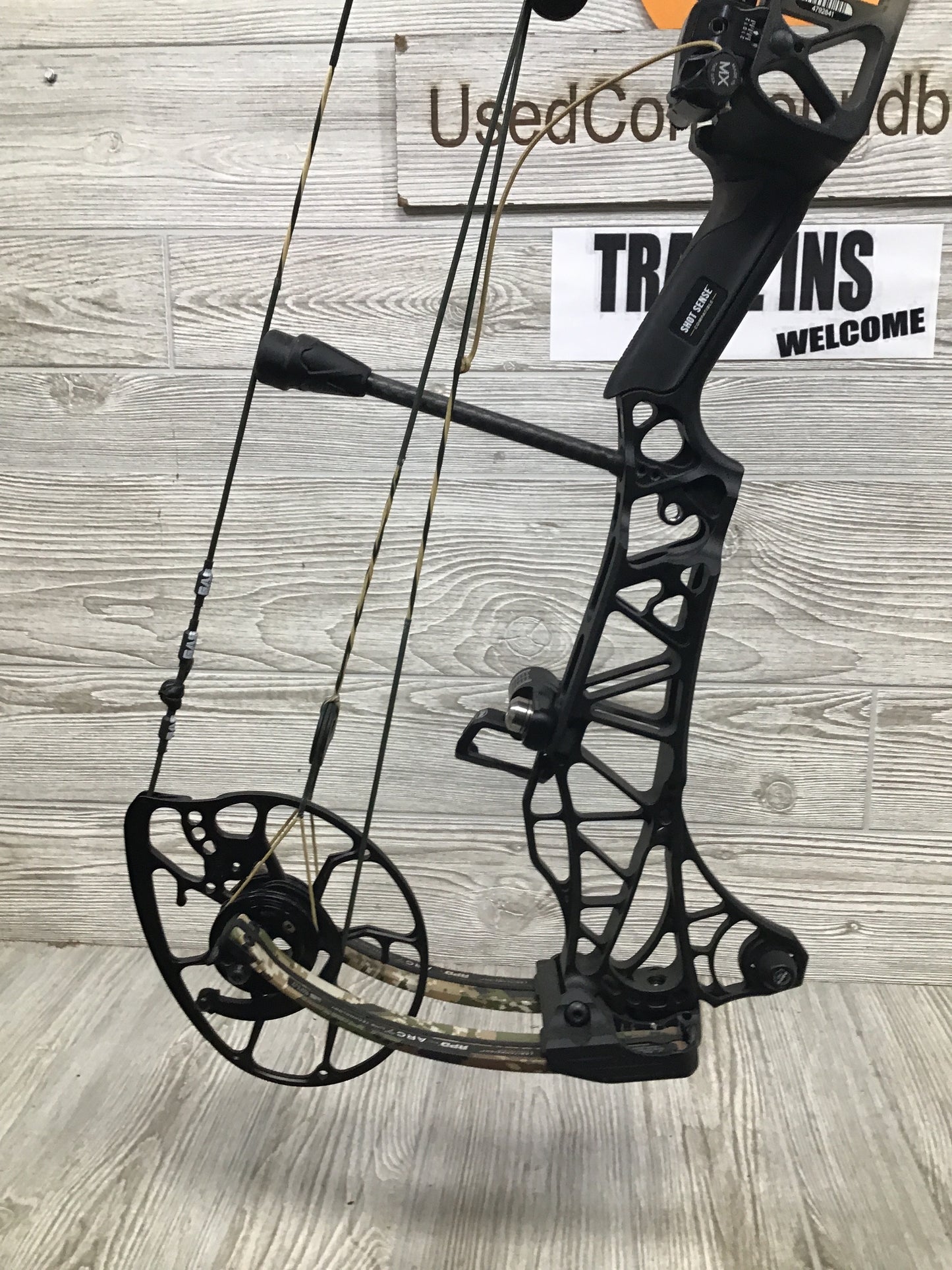 Used Mathews Lift X 33 Earth Fade W/ Subalpine limbs Right Hand 28/70