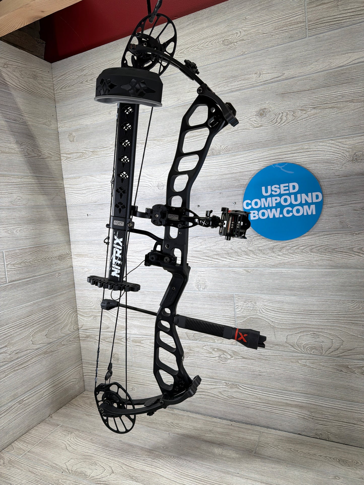 Used PSE Drive NXT 29.5" 70lb Black Right hand Bow Pkg