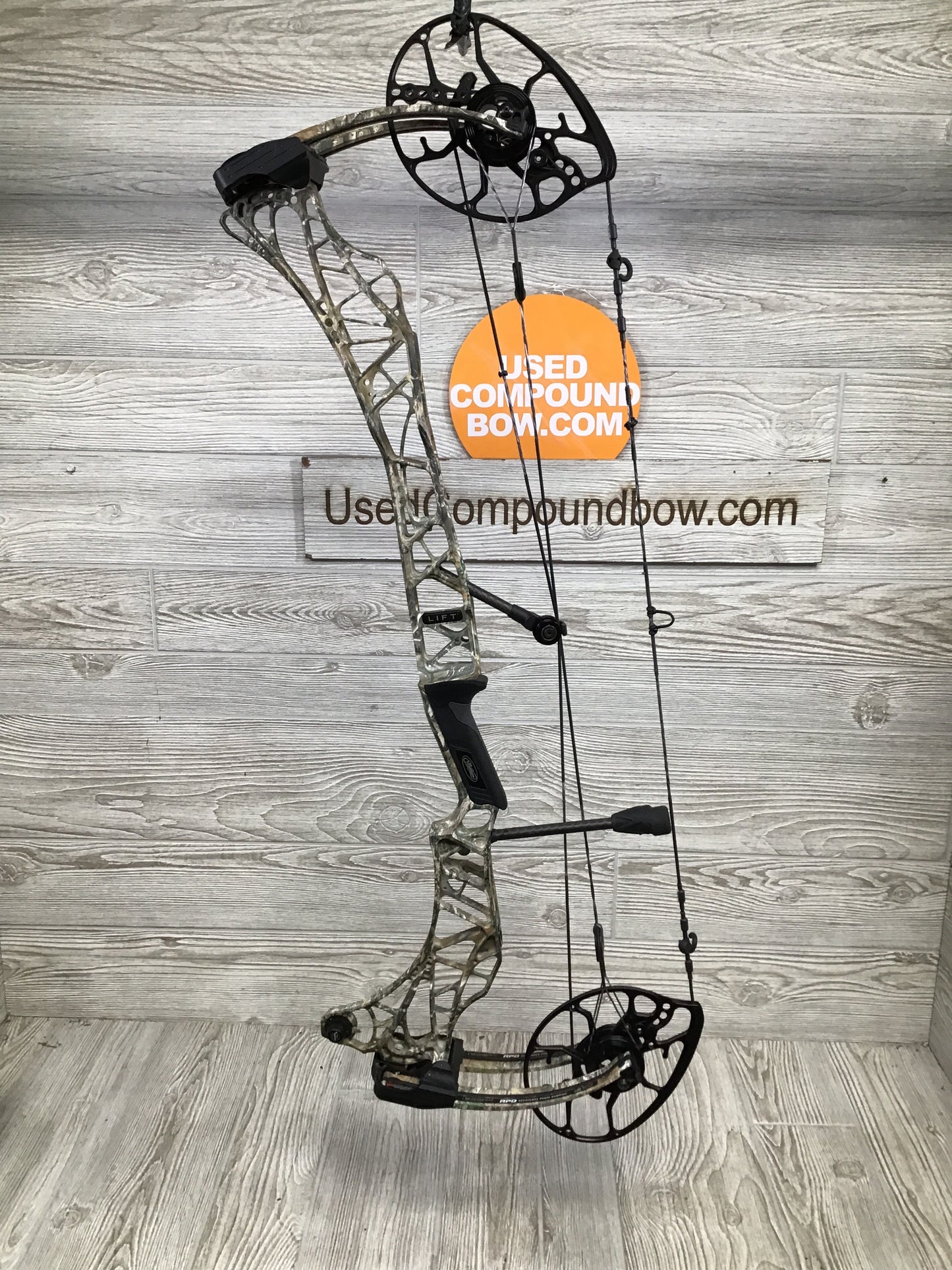 Used Mathews Lift 29.5 RH Realtree edge 29.5/70 GAS systm X strings